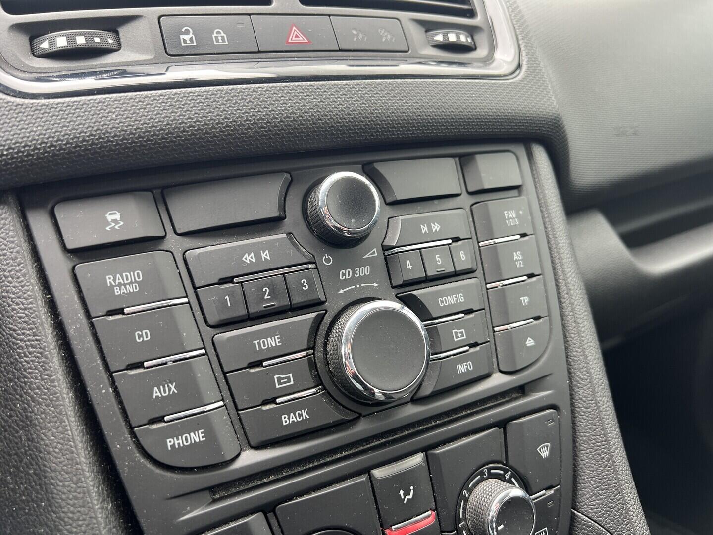 O119V07186_24.webp_MERIVA  1.4  74 kW manuál