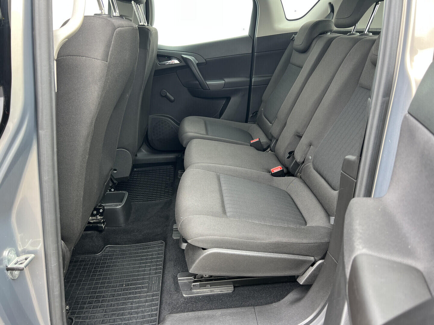 O119V07186_27.webp_MERIVA  1.4  74 kW manuál