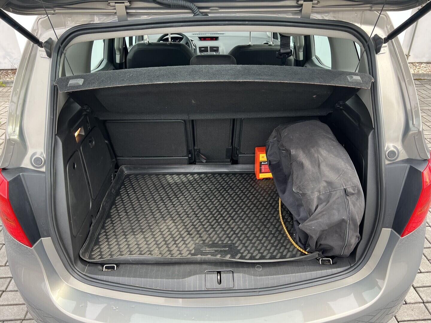 O119V07186_28.webp_MERIVA  1.4  74 kW manuál