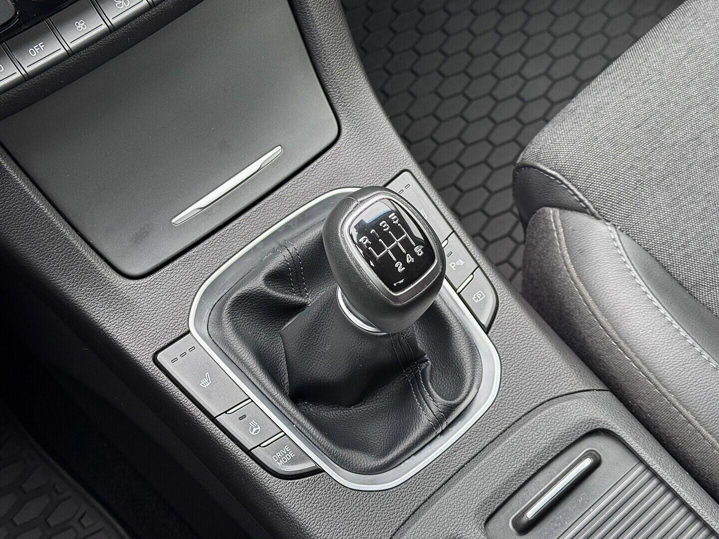 O119V07191_29.webp_I30 Style 1.5 TCI/GDI 117 kW manuál