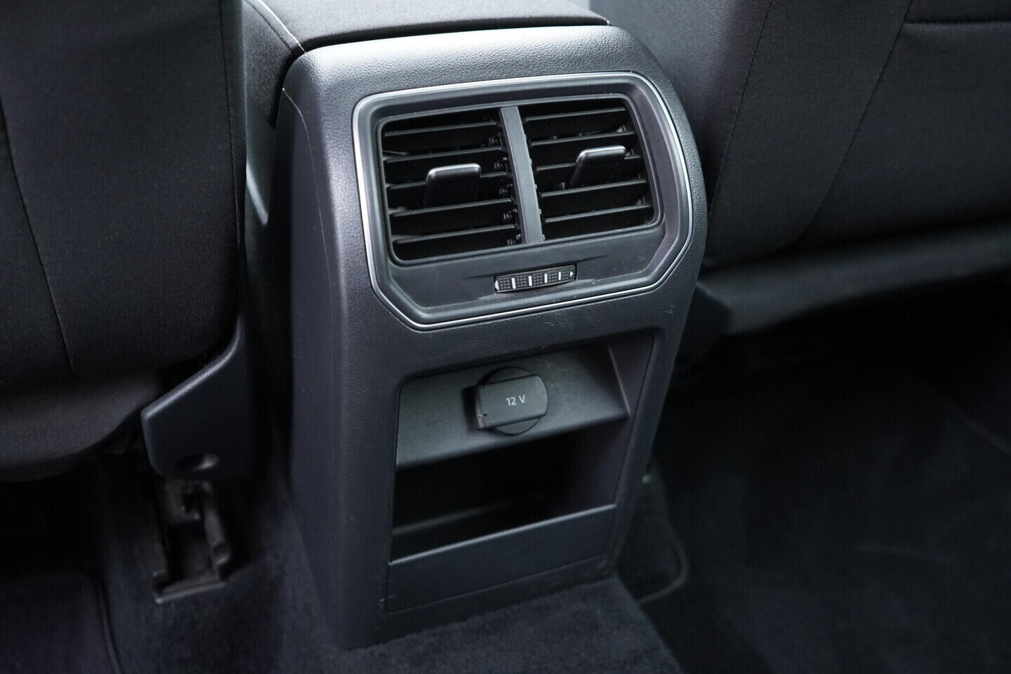 O119V07192_36.webp_GOLF SPORTSVAN Highline 1.4 TSI 92 kW manuál
