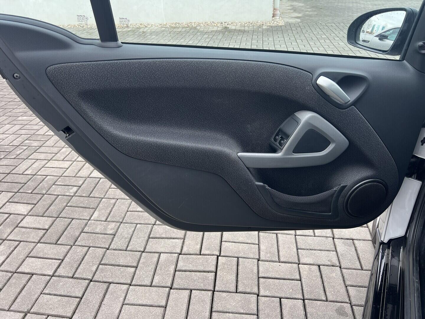 O119V07199_21.webp_FORTWO  1.0 1.0i 52 kW automat