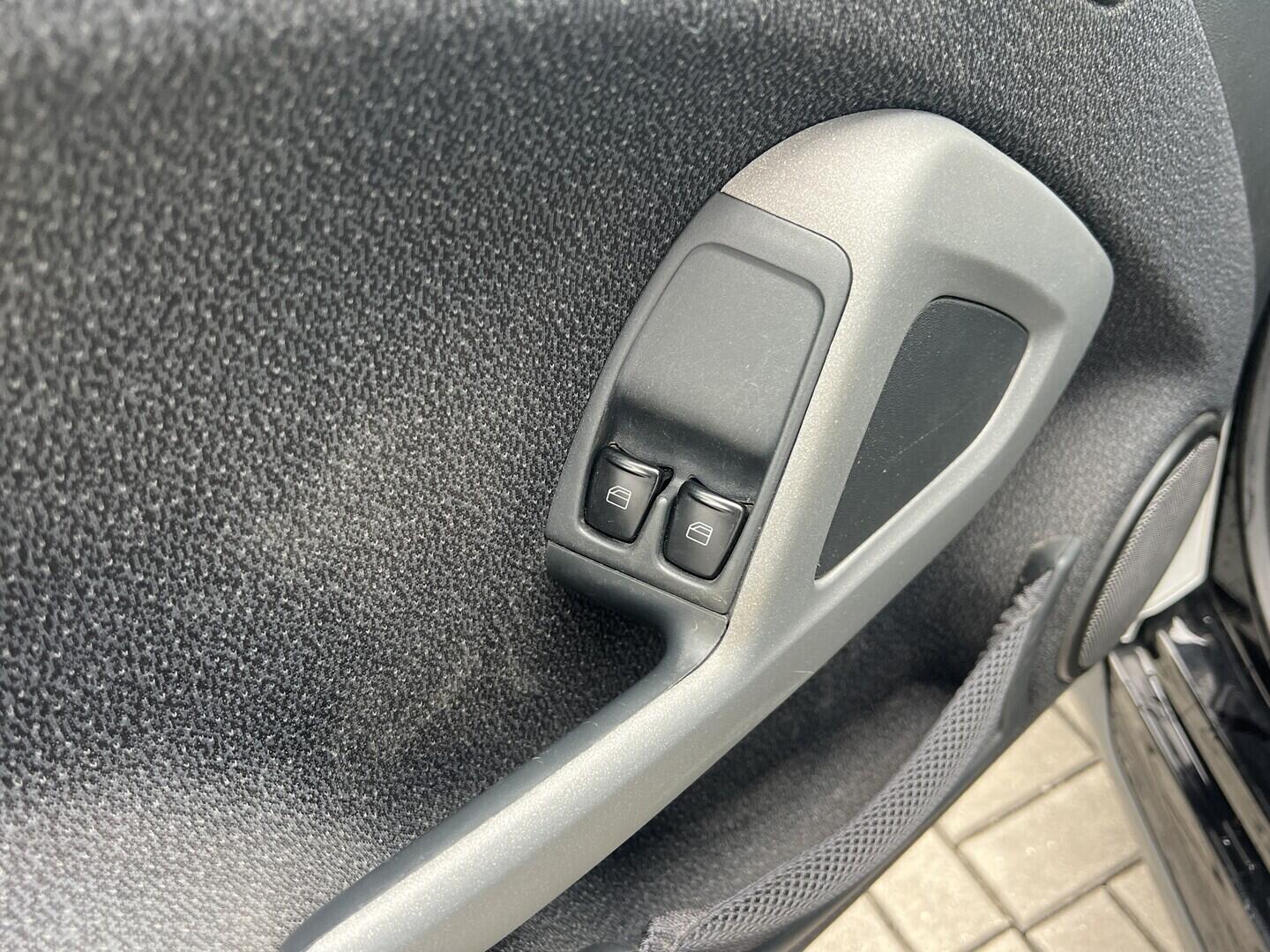 O119V07199_22.webp_FORTWO  1.0 1.0i 52 kW automat