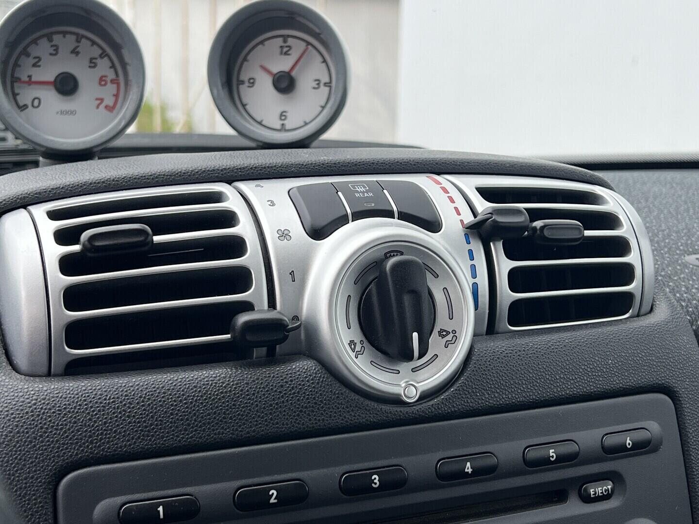 O119V07199_25.webp_FORTWO  1.0 1.0i 52 kW automat