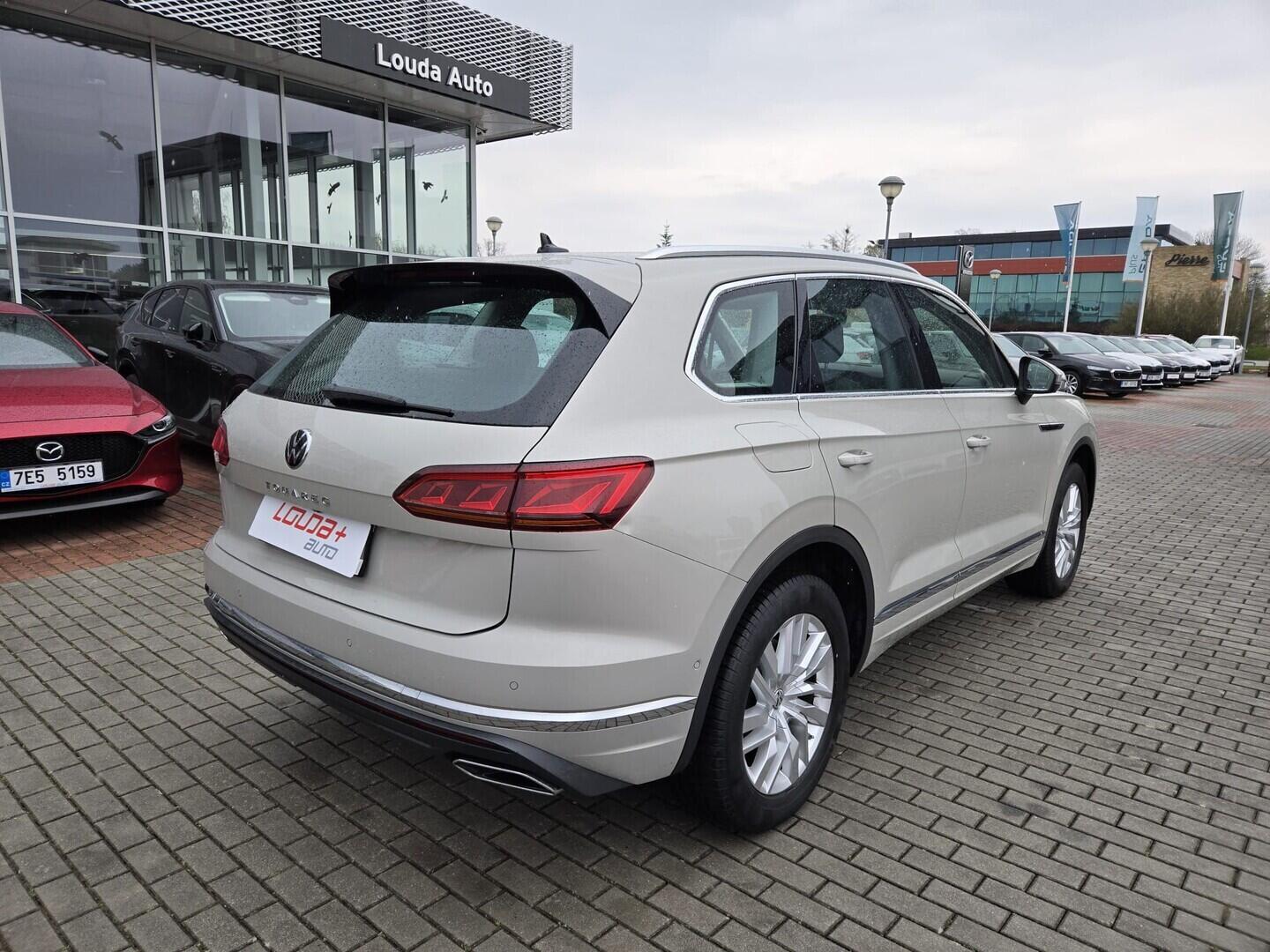 O119V07201_11.webp_TOUAREG Elegance 3.0 TDI 210 kW automat, DPH