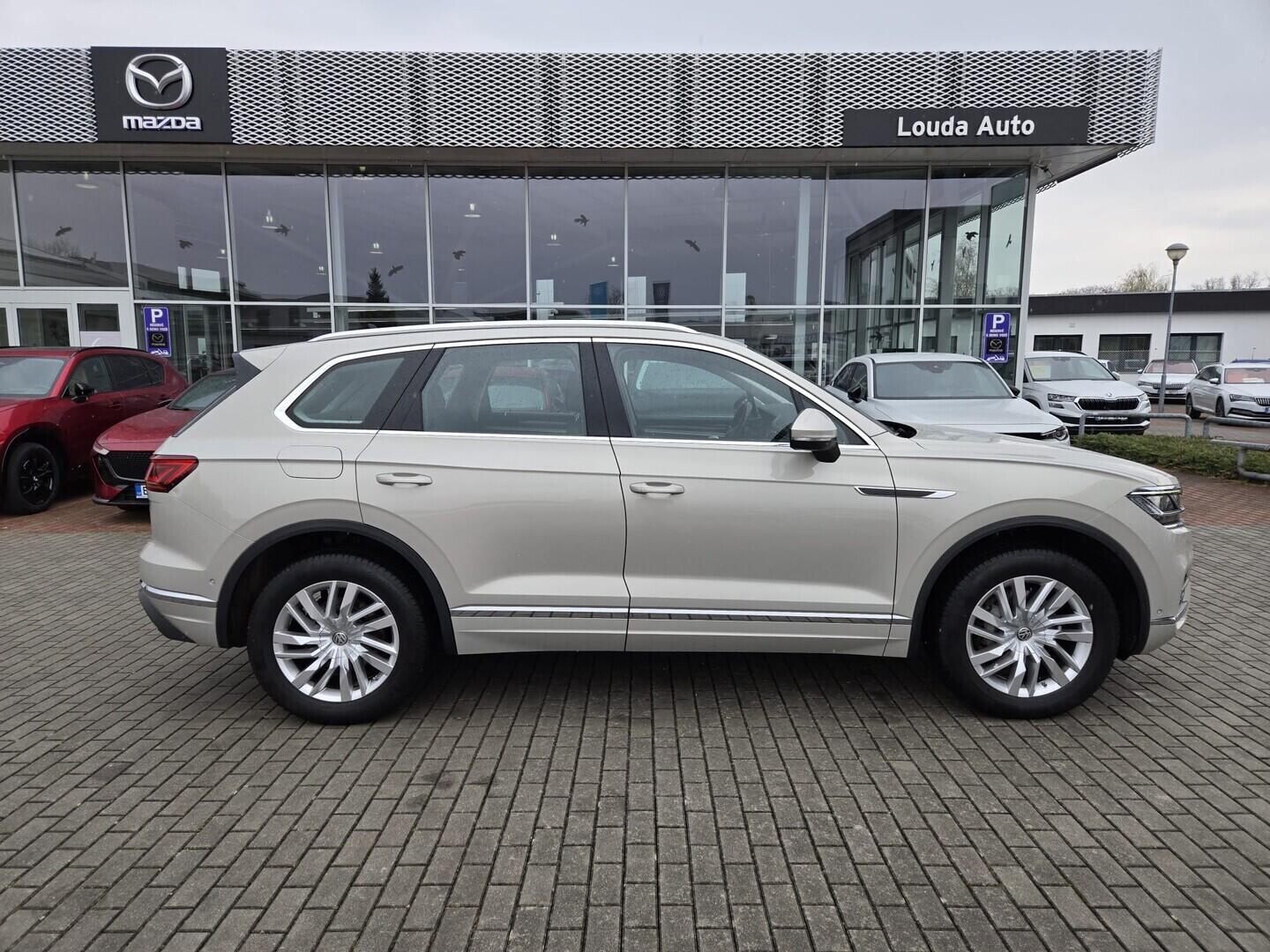 O119V07201_12.webp_TOUAREG Elegance 3.0 TDI 210 kW automat, DPH
