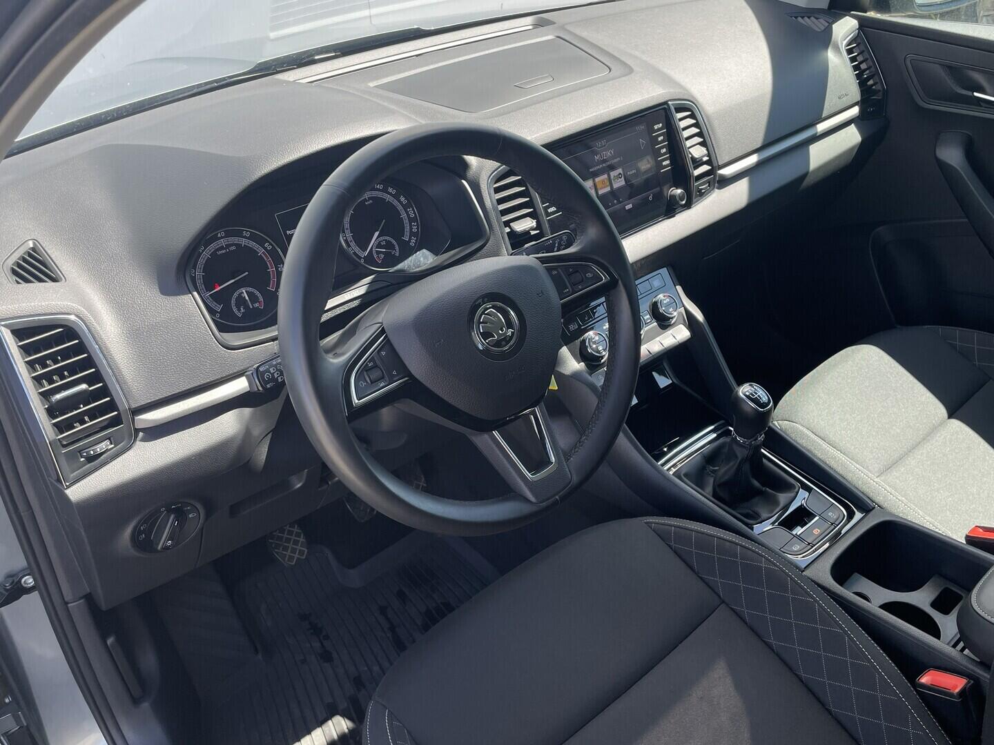 O119V07204_22.webp_KAROQ Ambition 1.5 TSI 110 kW manuál