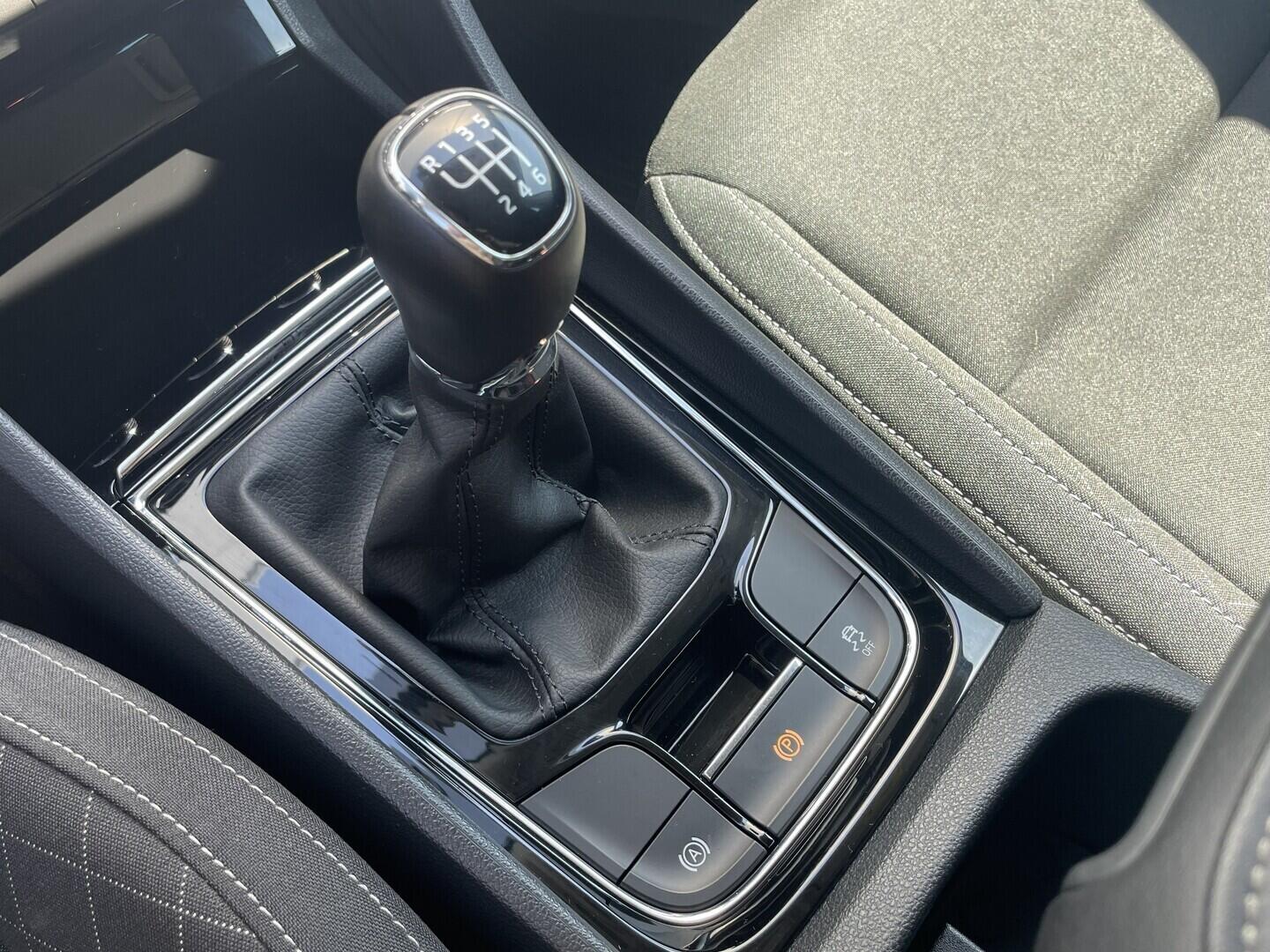 O119V07204_30.webp_KAROQ Ambition 1.5 TSI 110 kW manuál