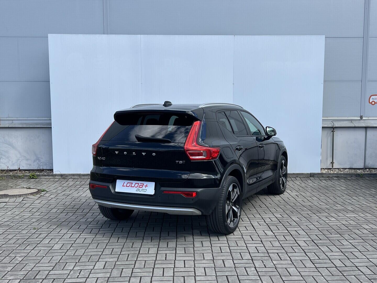 O119V07205_11.webp_XC40 Momentum 2.0  182 kW manuál, DPH