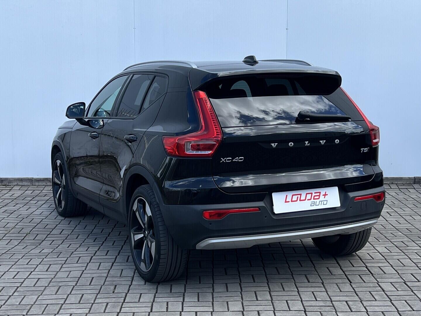 O119V07205_15.webp_XC40 Momentum 2.0  182 kW manuál, DPH