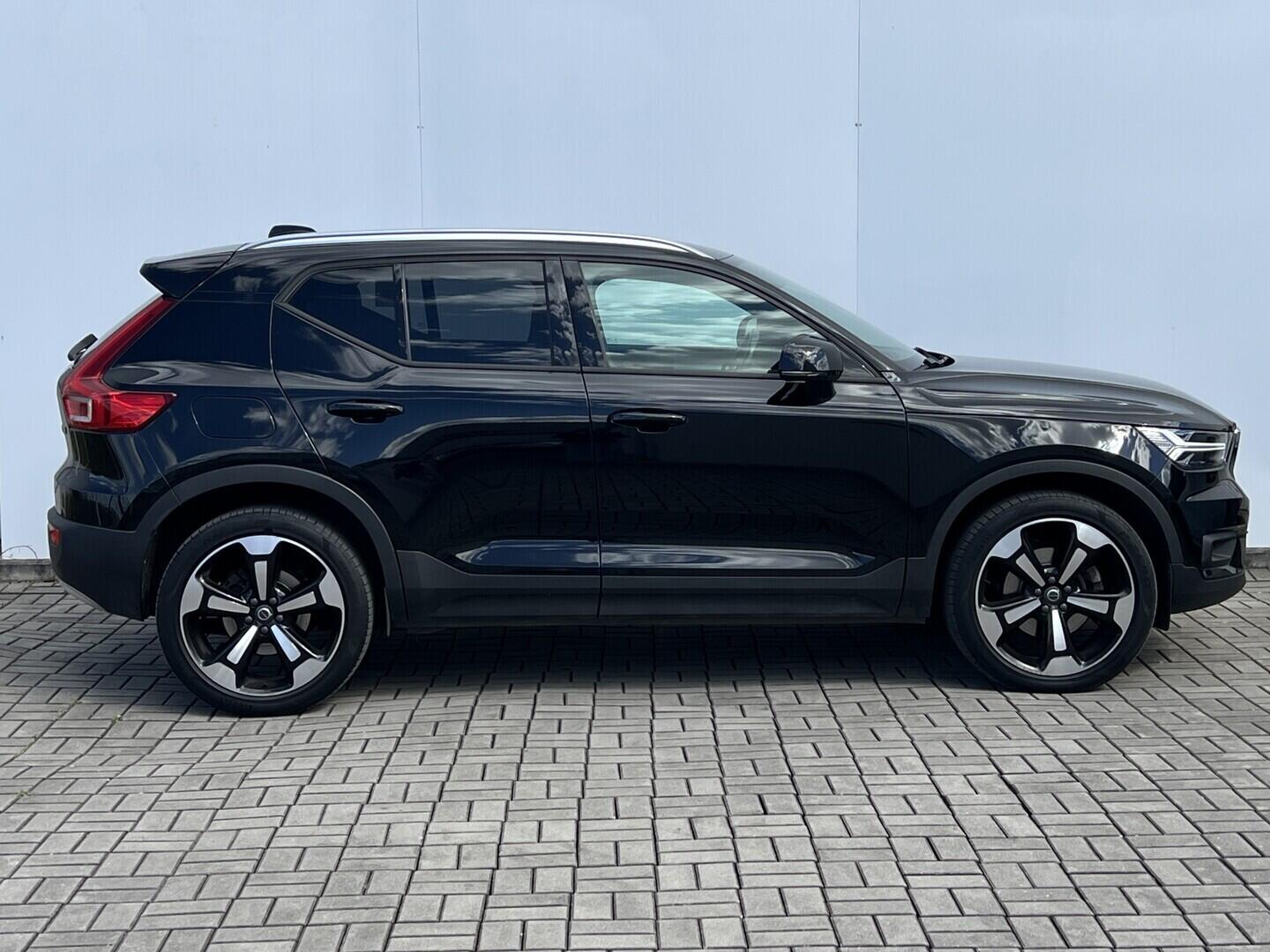 O119V07205_16.webp_XC40 Momentum 2.0  182 kW manuál, DPH