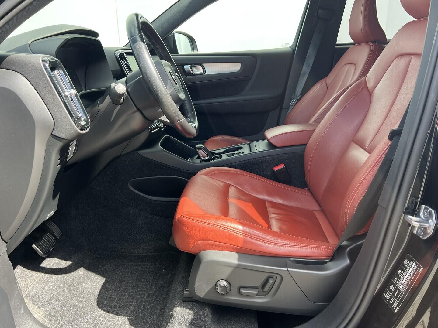 O119V07205_21.webp_XC40 Momentum 2.0  182 kW manuál, DPH