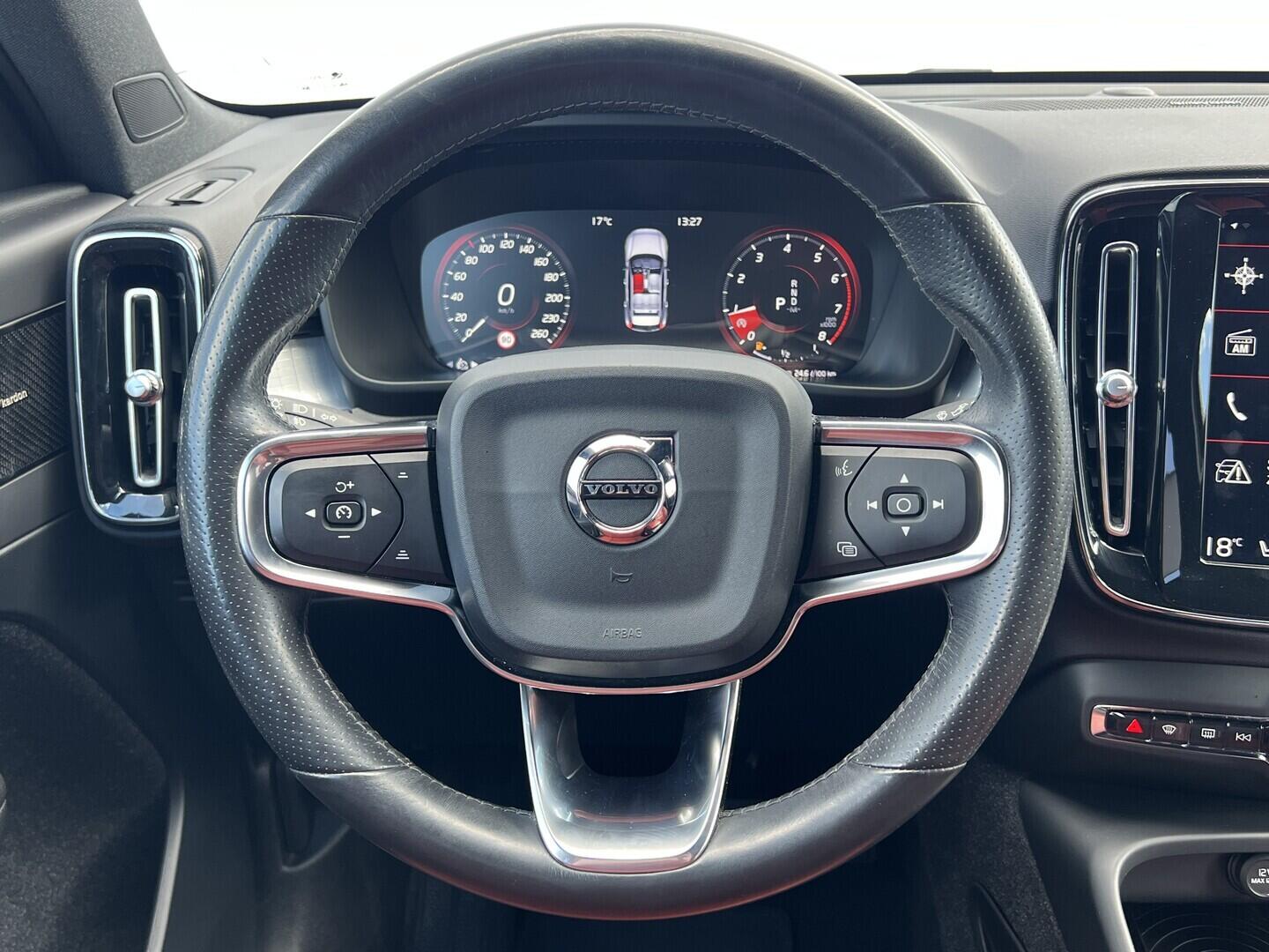 O119V07205_23.webp_XC40 Momentum 2.0  182 kW manuál, DPH