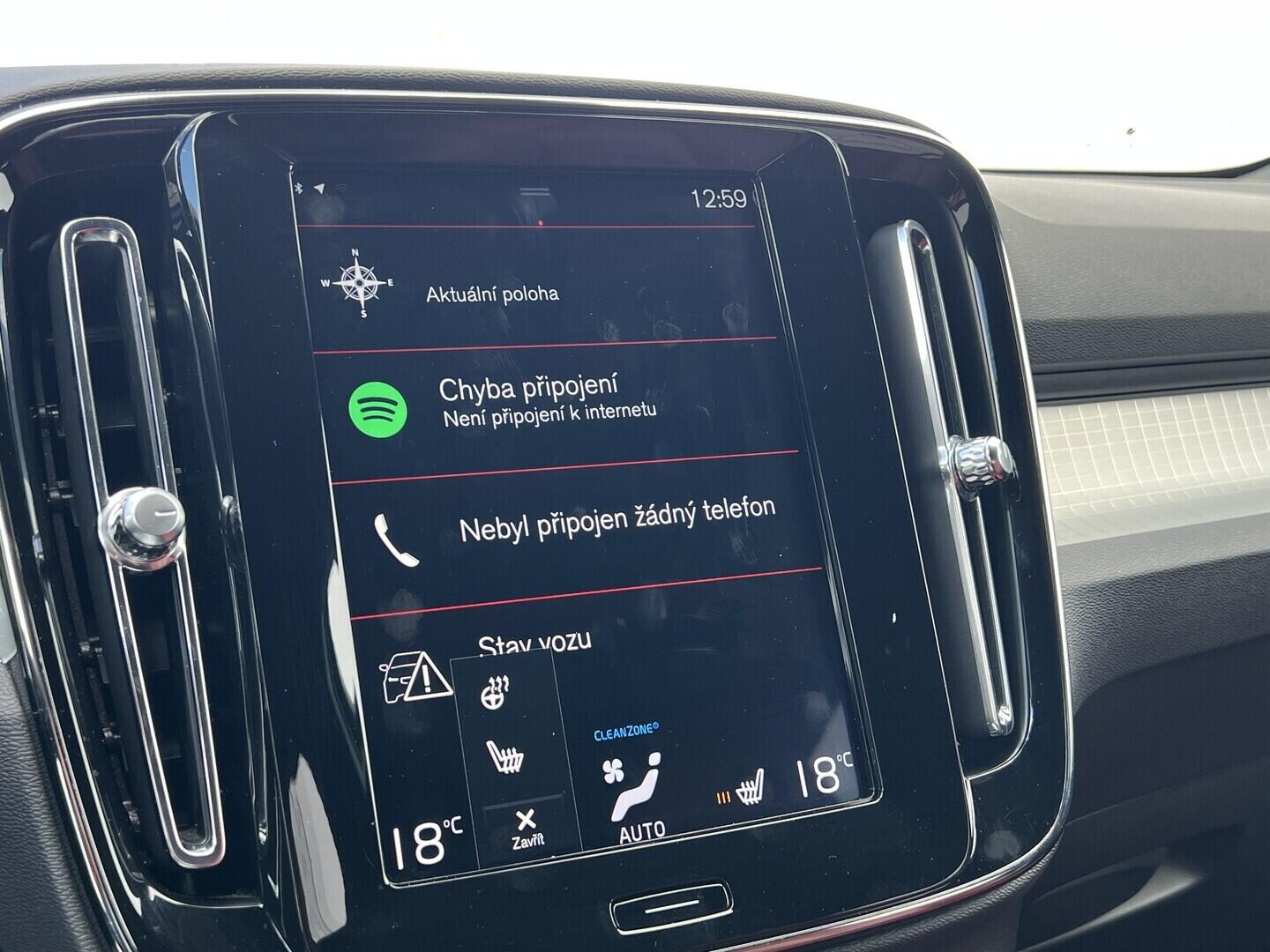 O119V07205_25.webp_XC40 Momentum 2.0  182 kW manuál, DPH