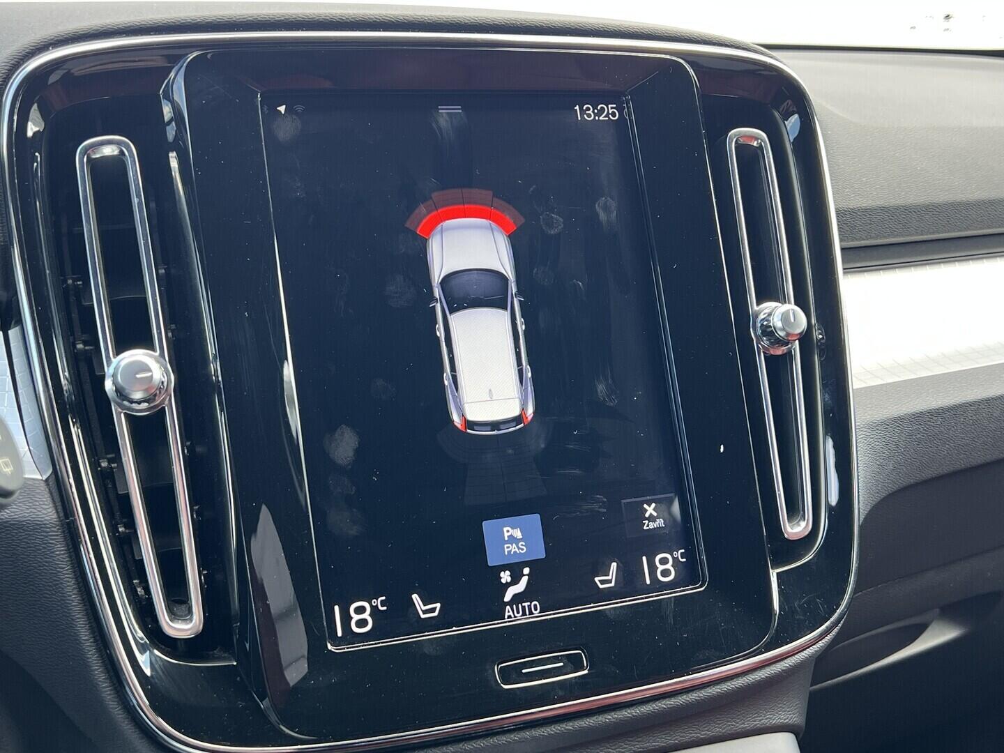 O119V07205_29.webp_XC40 Momentum 2.0  182 kW manuál, DPH