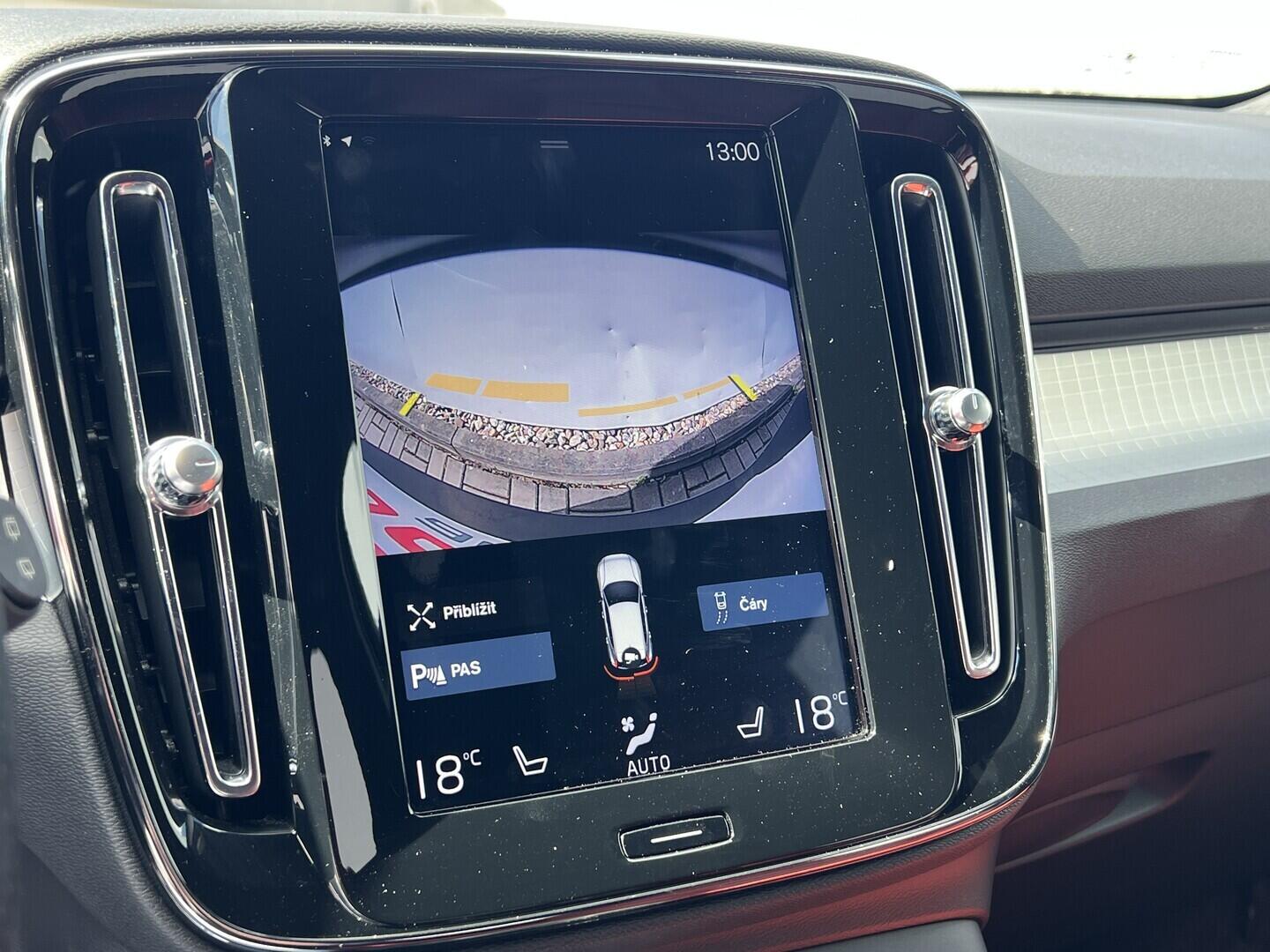 O119V07205_30.webp_XC40 Momentum 2.0  182 kW manuál, DPH