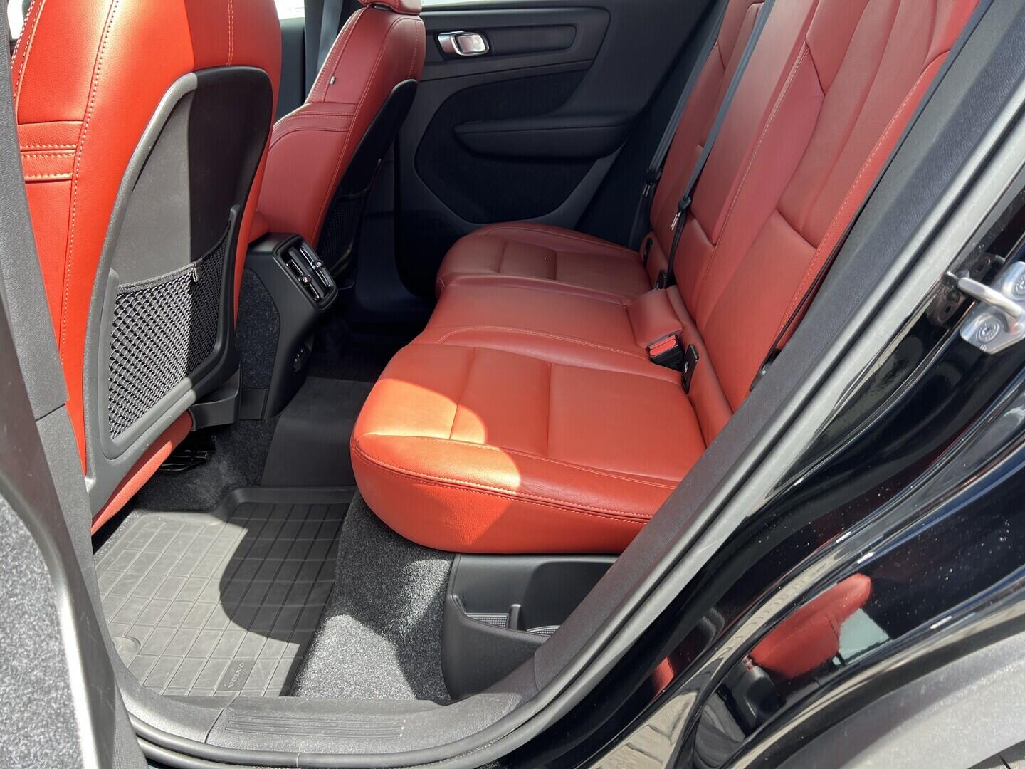 O119V07205_34.webp_XC40 Momentum 2.0  182 kW manuál, DPH