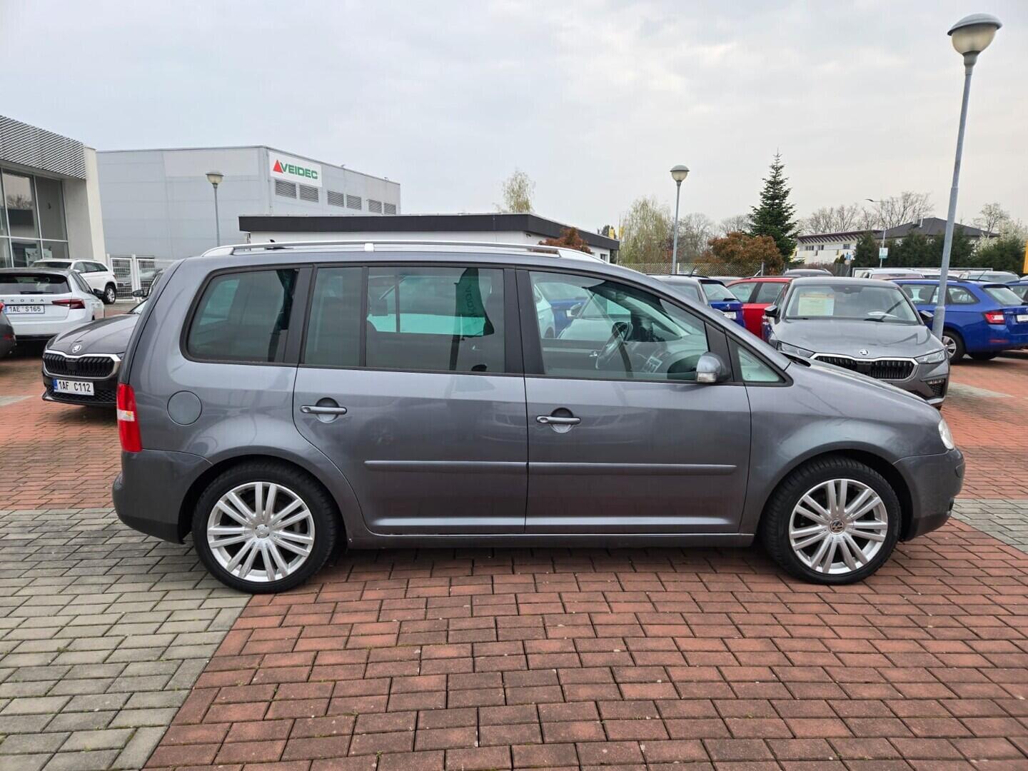 O119V07208_12.webp_TOURAN  2.0 TDI 103 kW automat