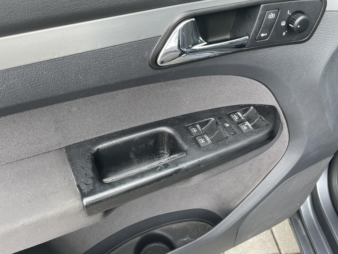 O119V07208_20.webp_TOURAN  2.0 TDI 103 kW automat