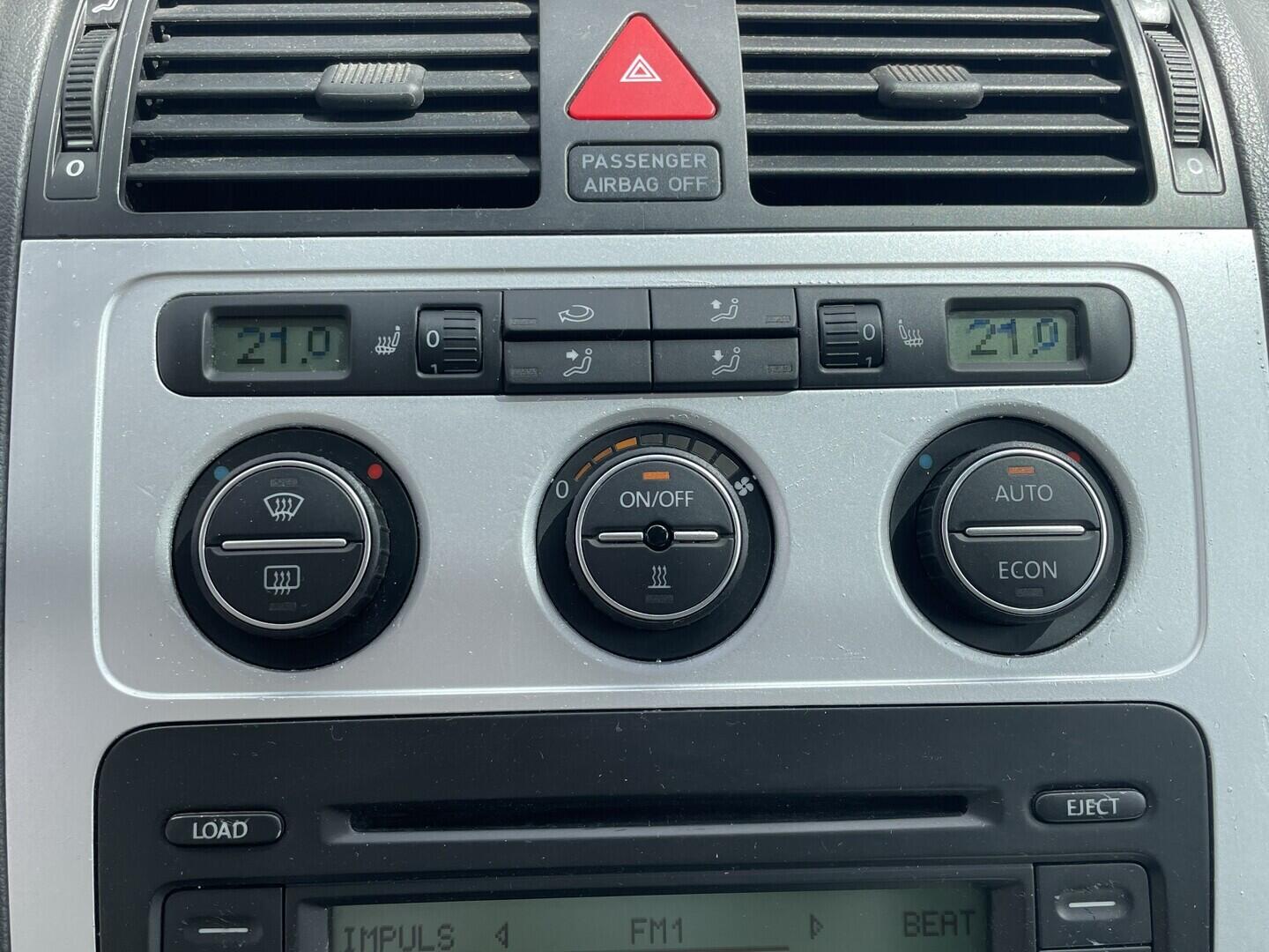 O119V07208_27.webp_TOURAN  2.0 TDI 103 kW automat