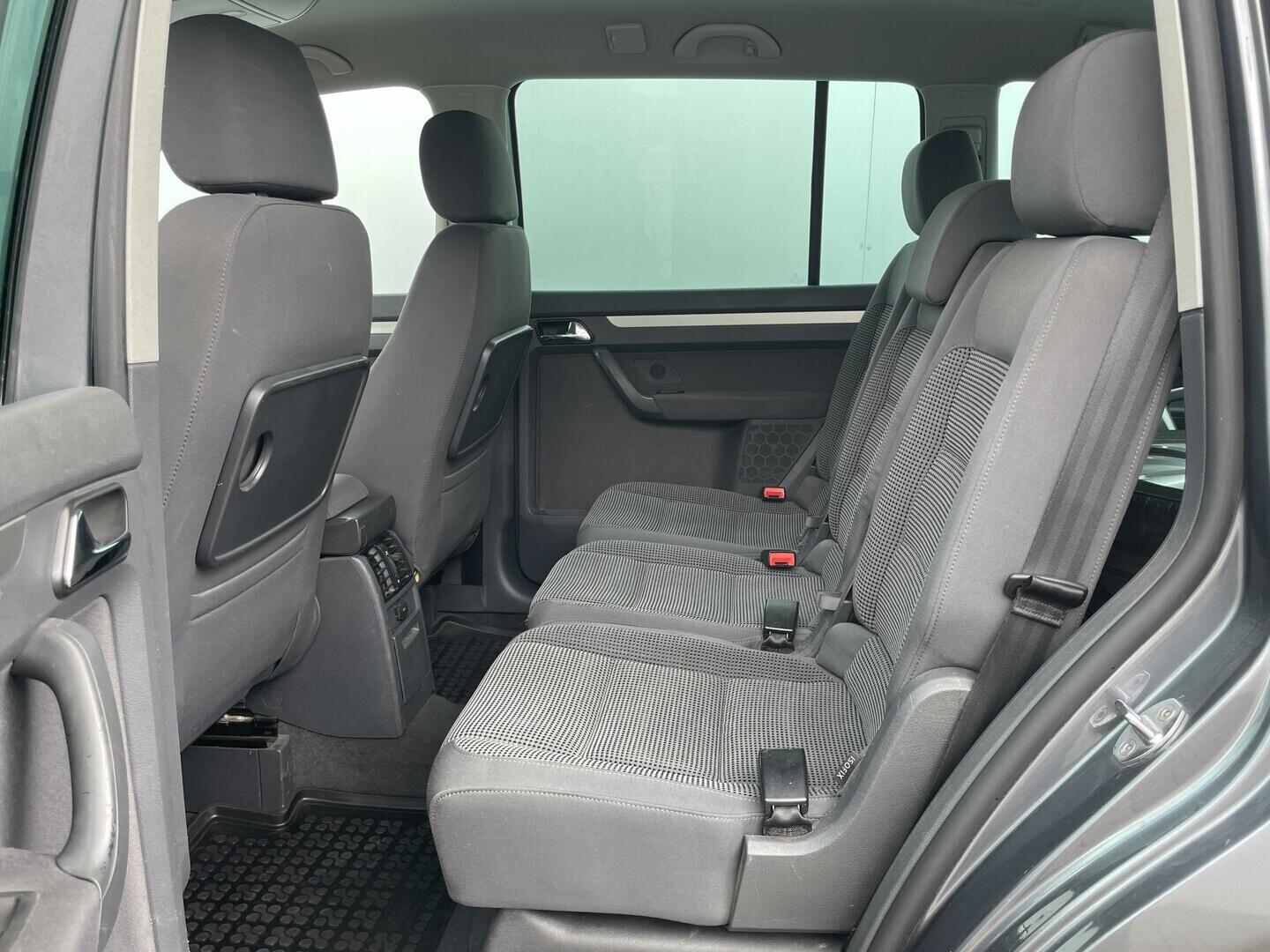 O119V07208_30.webp_TOURAN  2.0 TDI 103 kW automat