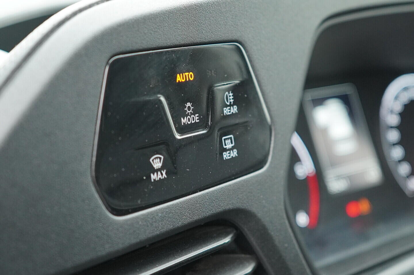 O119V07209_21.webp_CADDY MAXI - SKŘÍŇOVÝ VŮZ  2.0 TDI 75 kW manuál, DPH