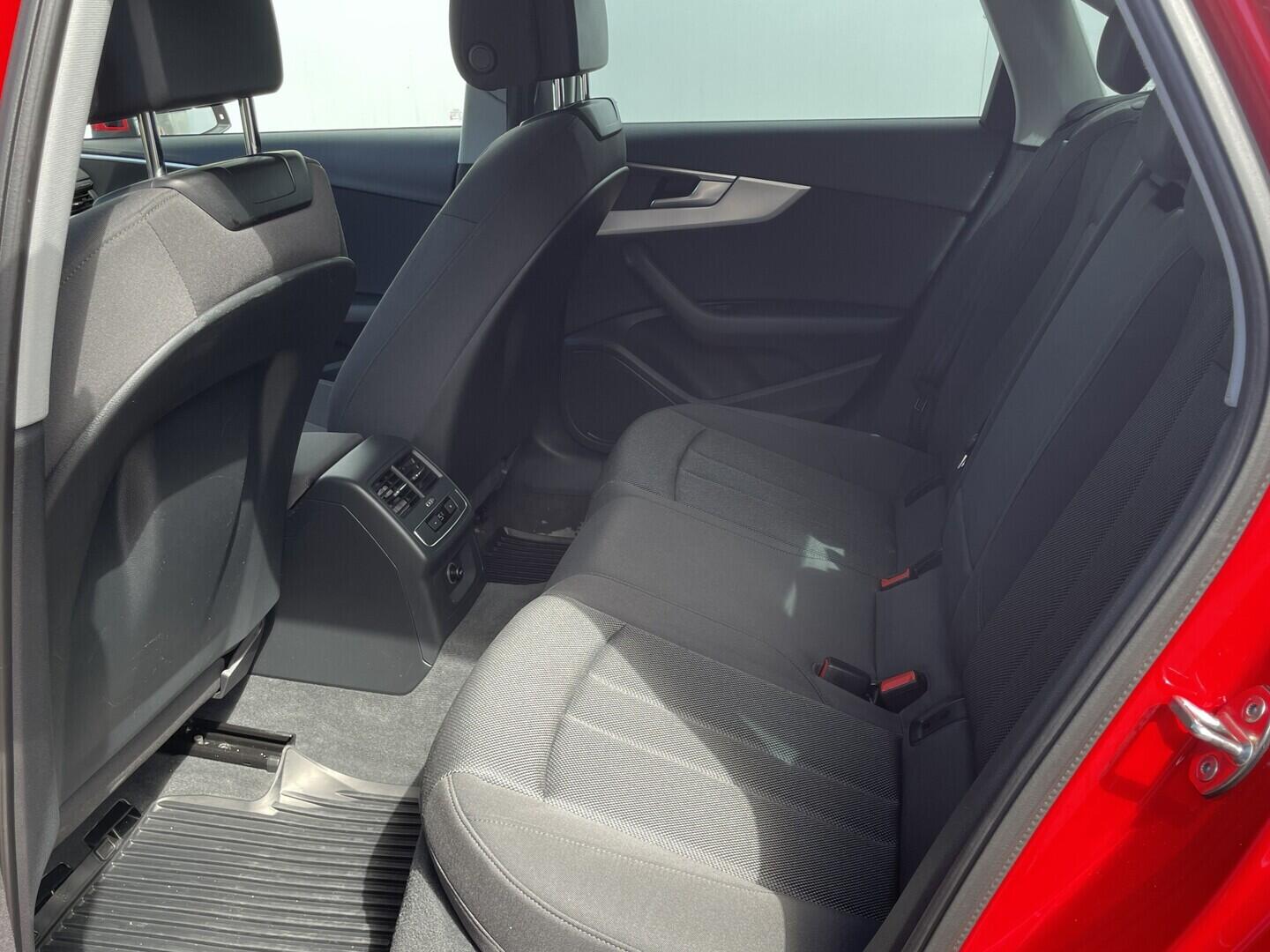 O119V07245_33.webp_A4  S tronic 2.0 TDI 140 kW automat