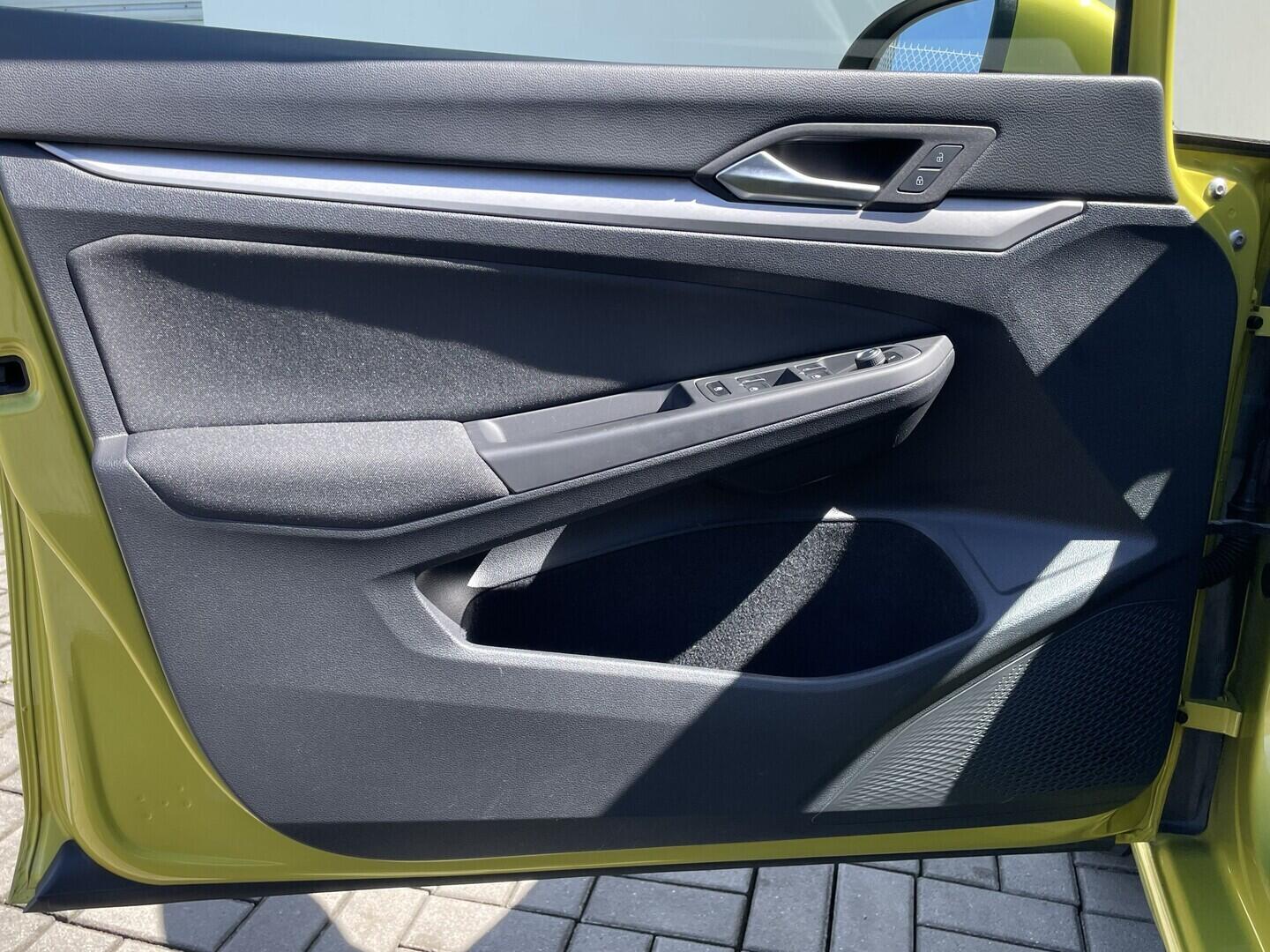 O119V07255_19.webp_GOLF VARIANT Life 1.5 TSI 96 kW manuál, DPH