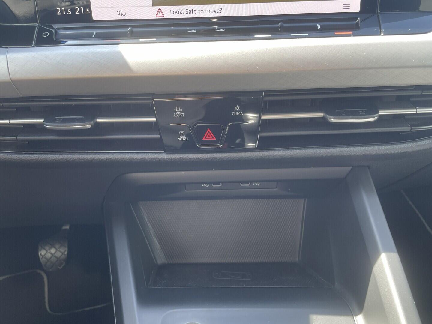 O119V07255_30.webp_GOLF VARIANT Life 1.5 TSI 96 kW manuál, DPH