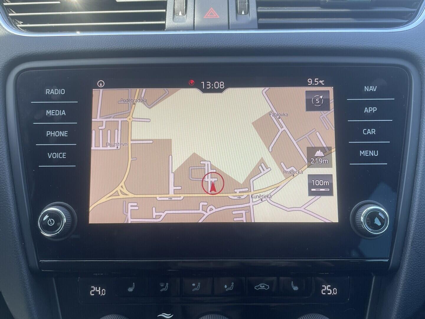 O119V07258_27.webp_OCTAVIA Edition 100 1.0 TSI 85 kW manuál