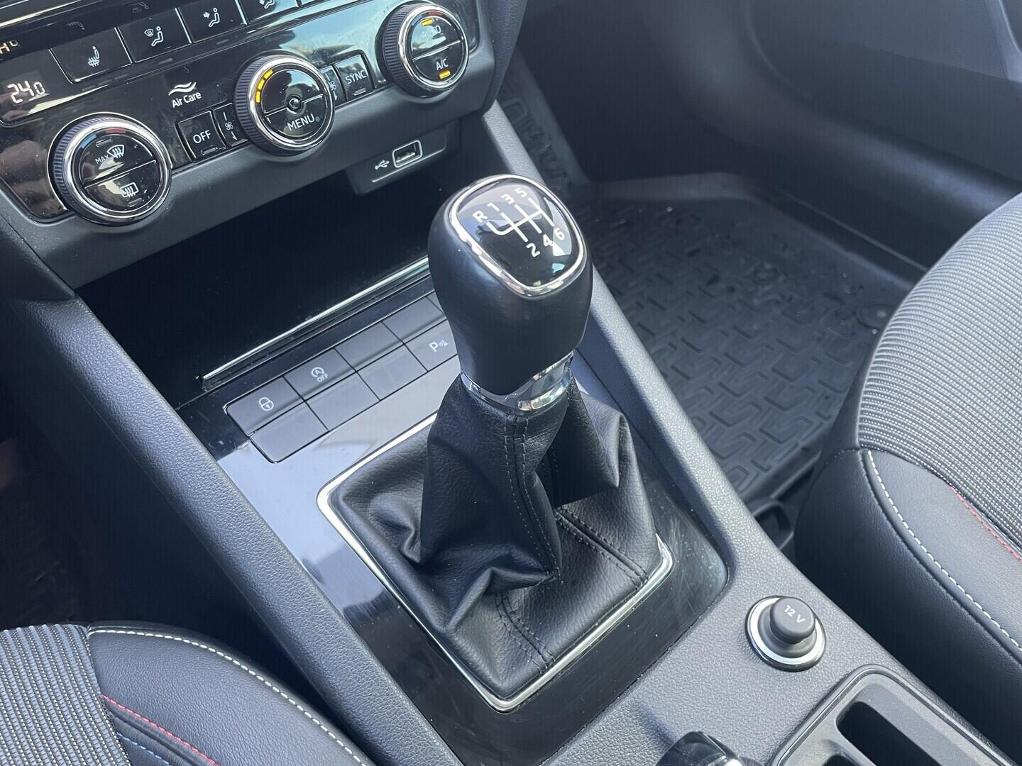 O119V07258_32.webp_OCTAVIA Edition 100 1.0 TSI 85 kW manuál