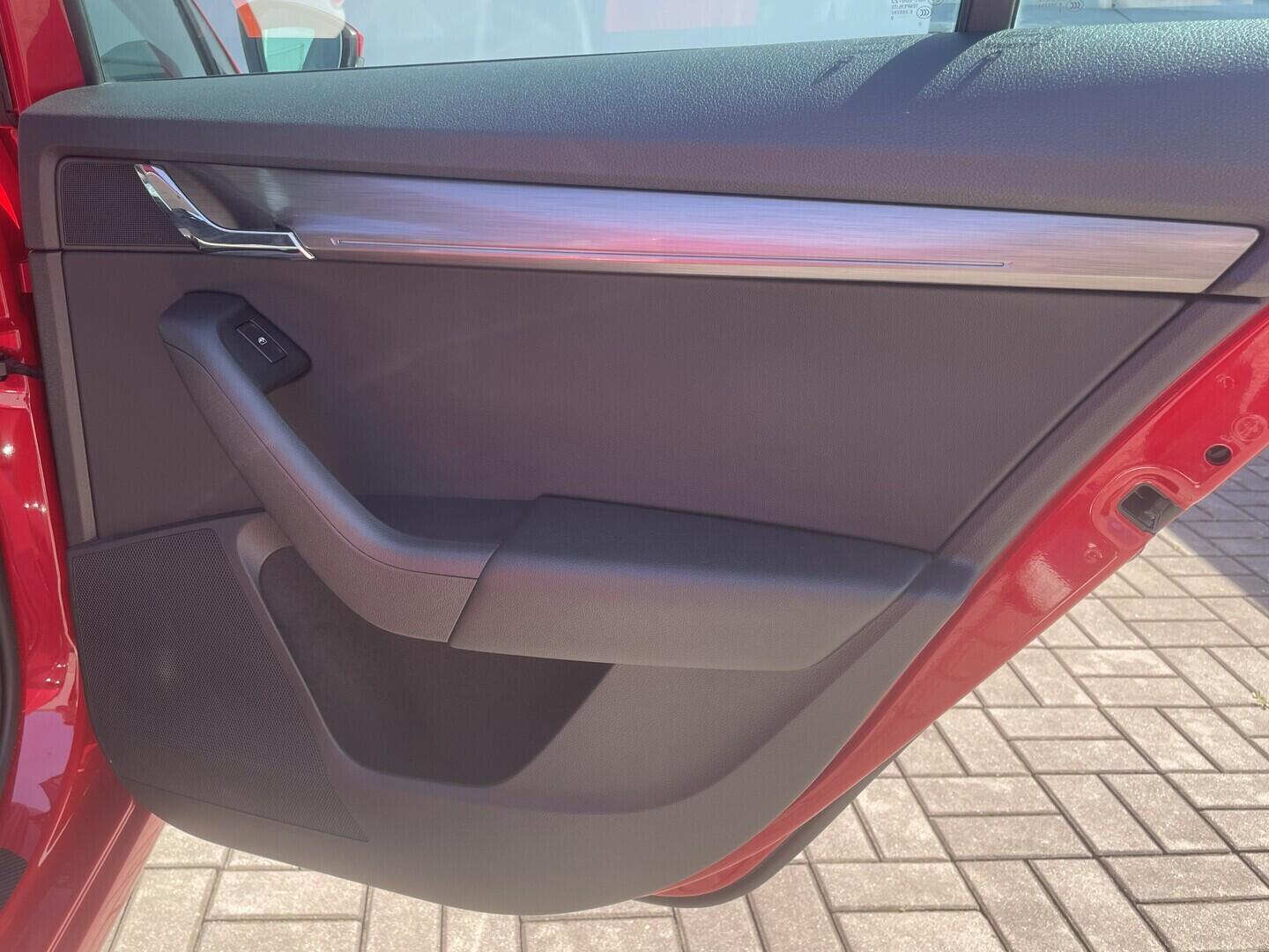 O119V07258_33.webp_OCTAVIA Edition 100 1.0 TSI 85 kW manuál