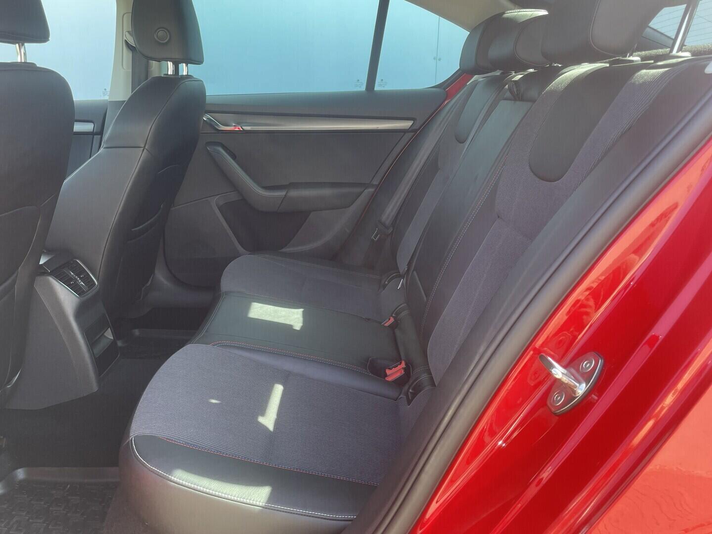 O119V07258_34.webp_OCTAVIA Edition 100 1.0 TSI 85 kW manuál