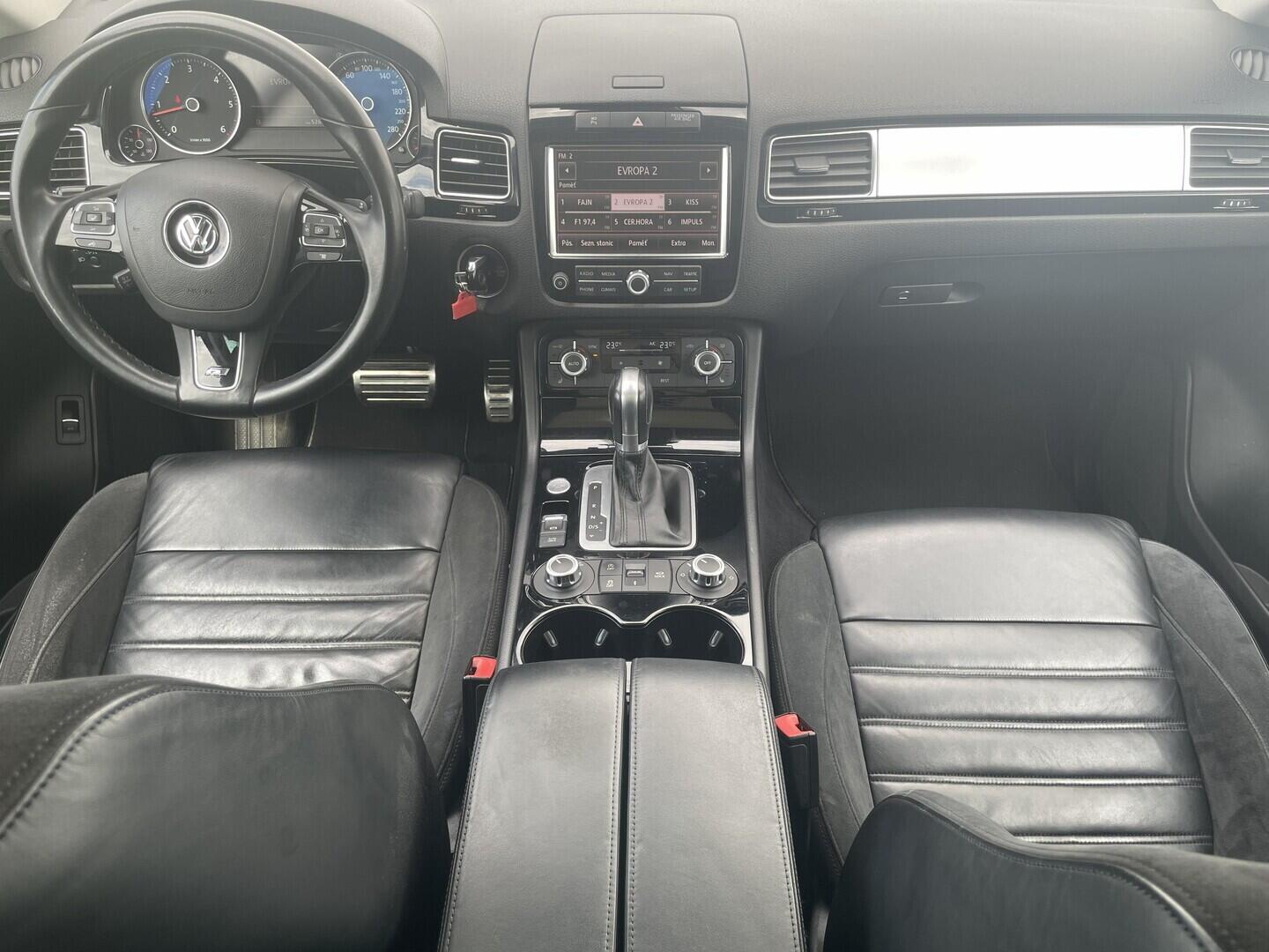 O119V07261_18.webp_TOUAREG R-Line 3.0 TDI 180 kW automat, DPH