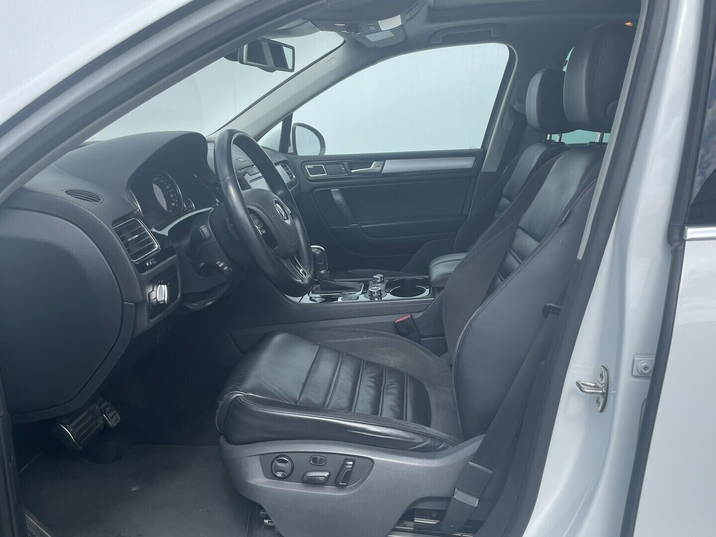 O119V07261_21.webp_TOUAREG R-Line 3.0 TDI 180 kW automat, DPH