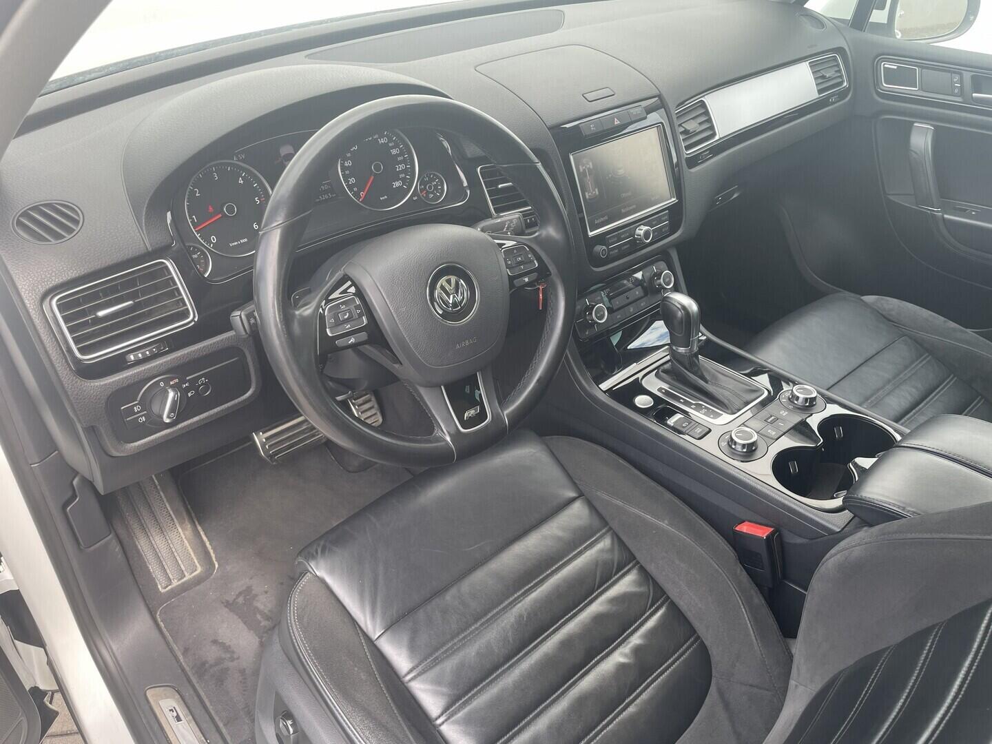 O119V07261_22.webp_TOUAREG R-Line 3.0 TDI 180 kW automat, DPH