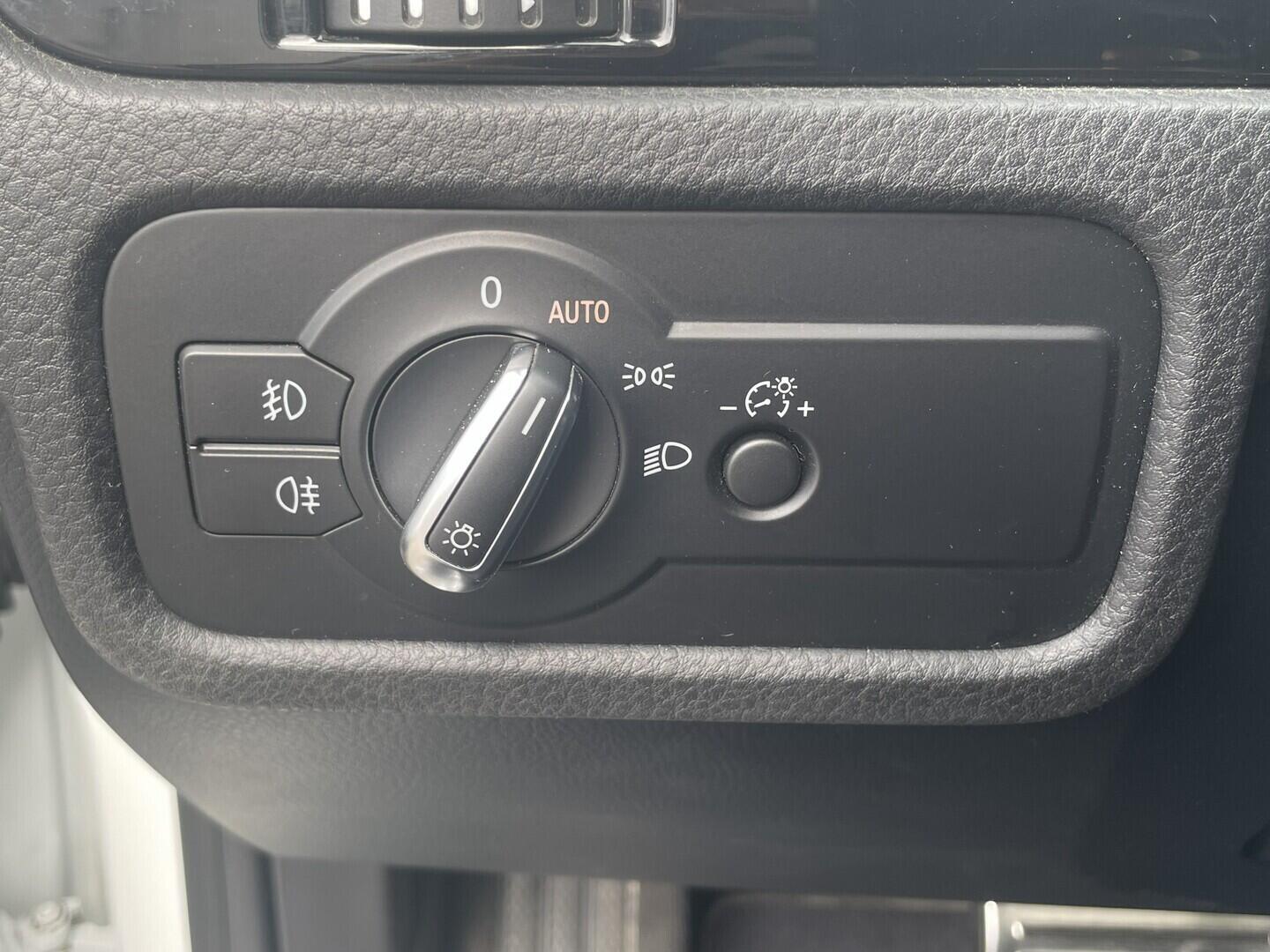 O119V07261_23.webp_TOUAREG R-Line 3.0 TDI 180 kW automat, DPH