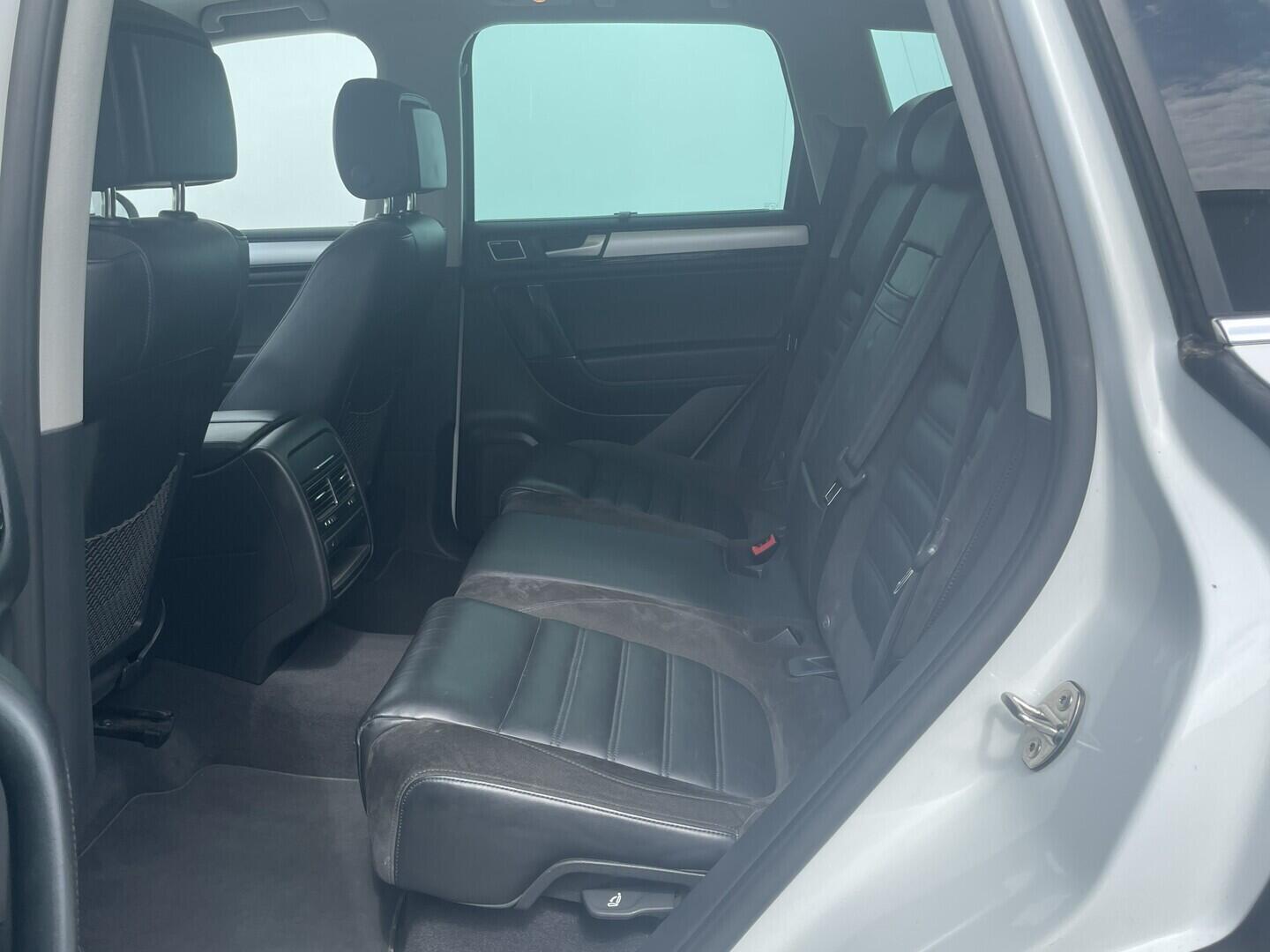 O119V07261_33.webp_TOUAREG R-Line 3.0 TDI 180 kW automat, DPH