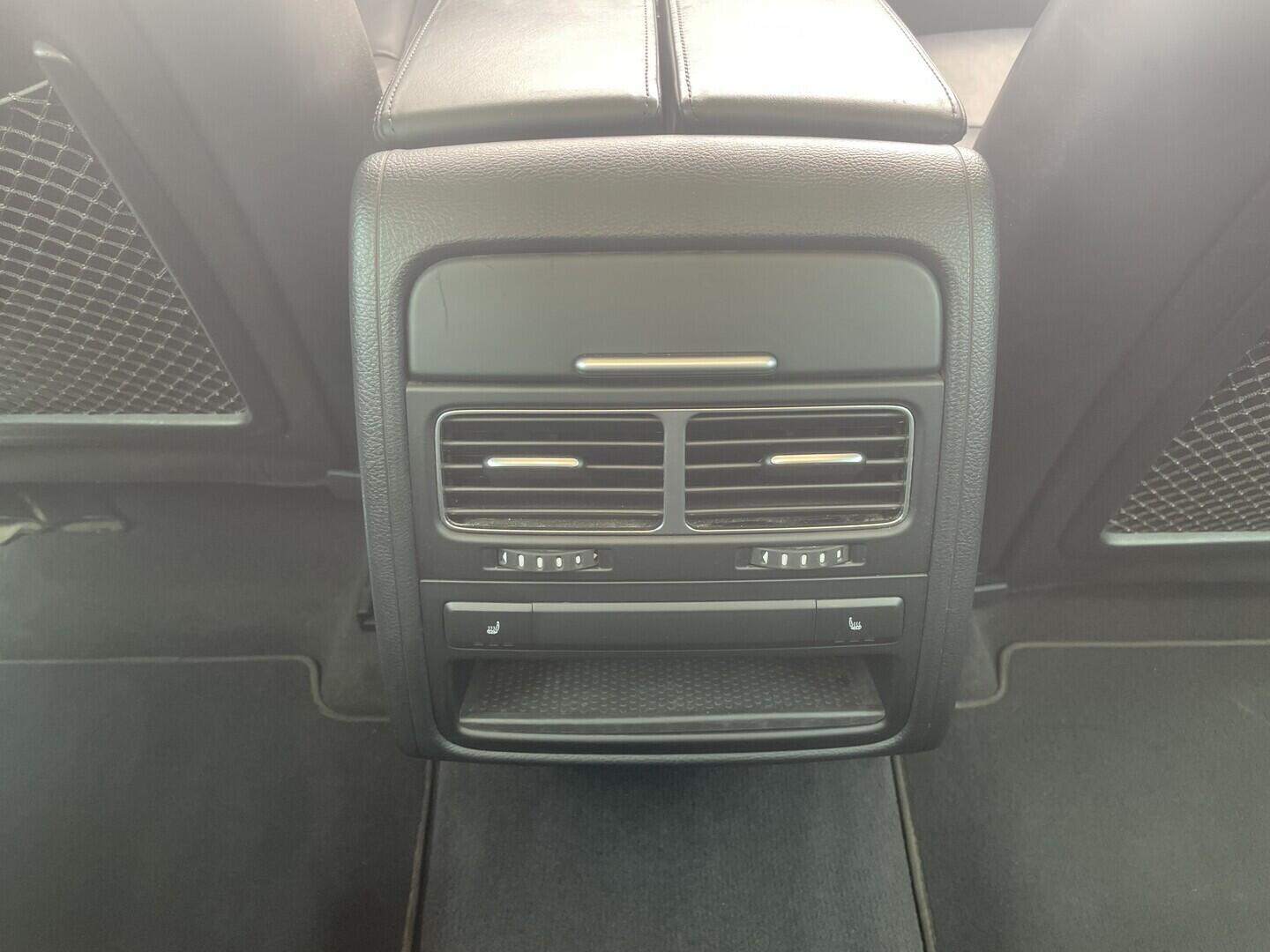 O119V07261_34.webp_TOUAREG R-Line 3.0 TDI 180 kW automat, DPH