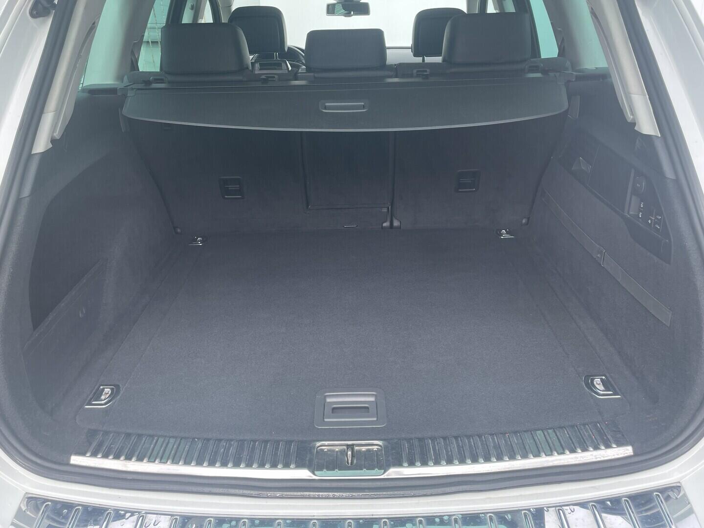 O119V07261_35.webp_TOUAREG R-Line 3.0 TDI 180 kW automat, DPH