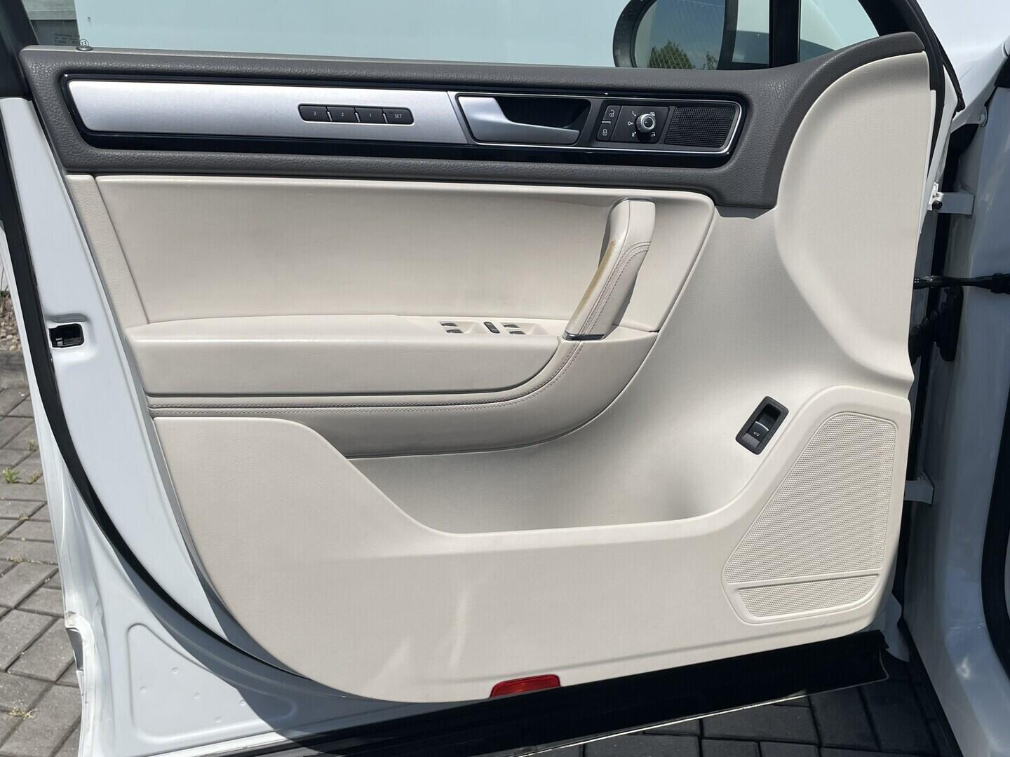 O119V07266_19.webp_TOUAREG R-Line 3.0 TDI 193 kW automat
