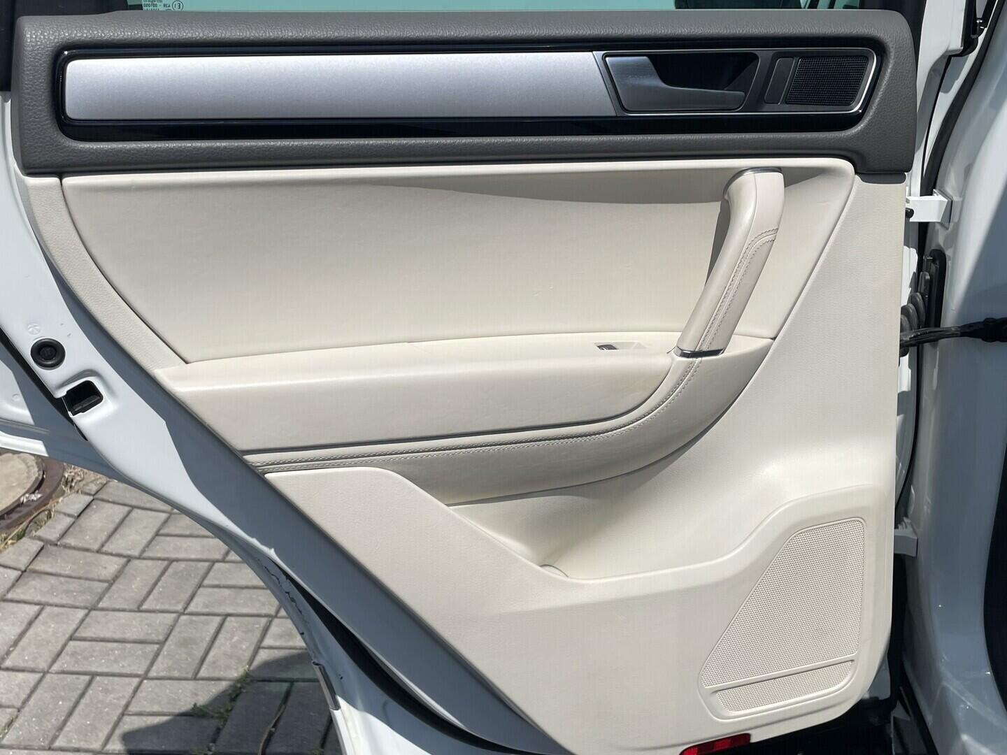 O119V07266_31.webp_TOUAREG R-Line 3.0 TDI 193 kW automat