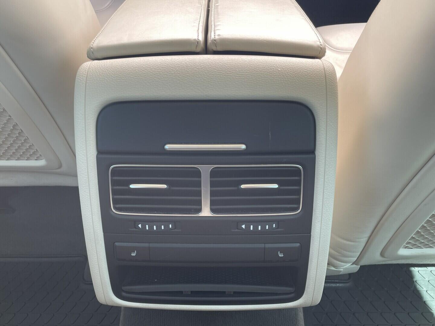 O119V07266_33.webp_TOUAREG R-Line 3.0 TDI 193 kW automat