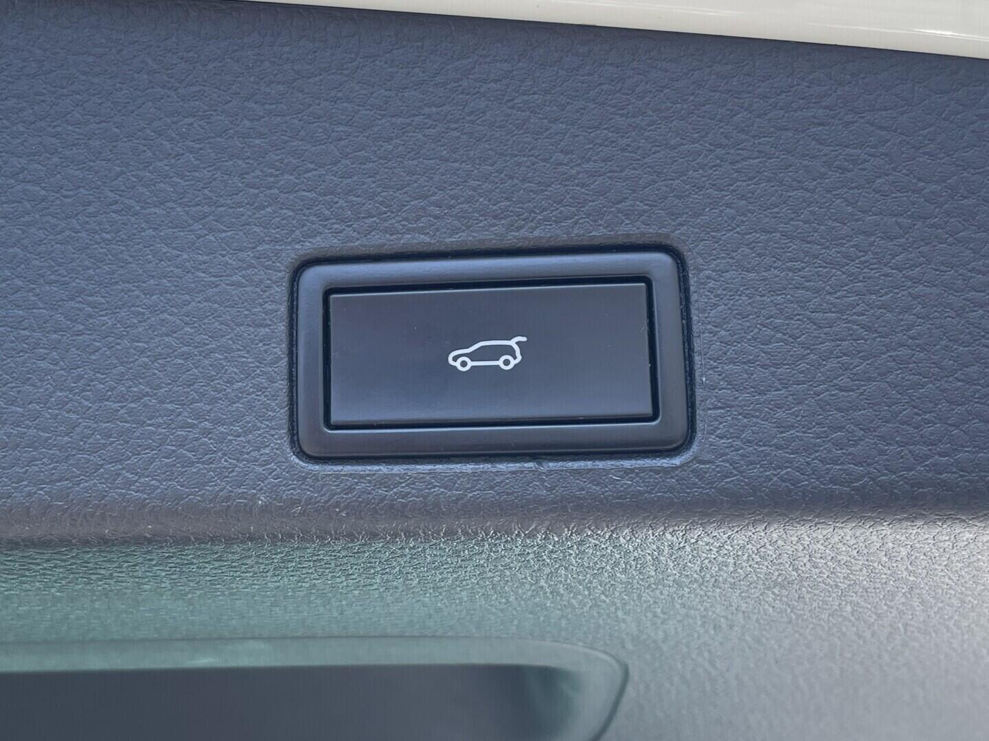 O119V07266_35.webp_TOUAREG R-Line 3.0 TDI 193 kW automat