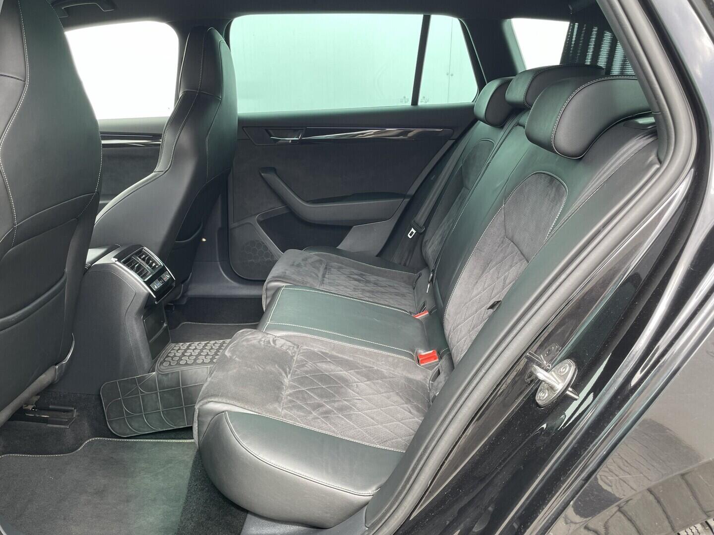 O119V07274_32.webp_SUPERB SportLine 2.0 TDI 140 kW automat