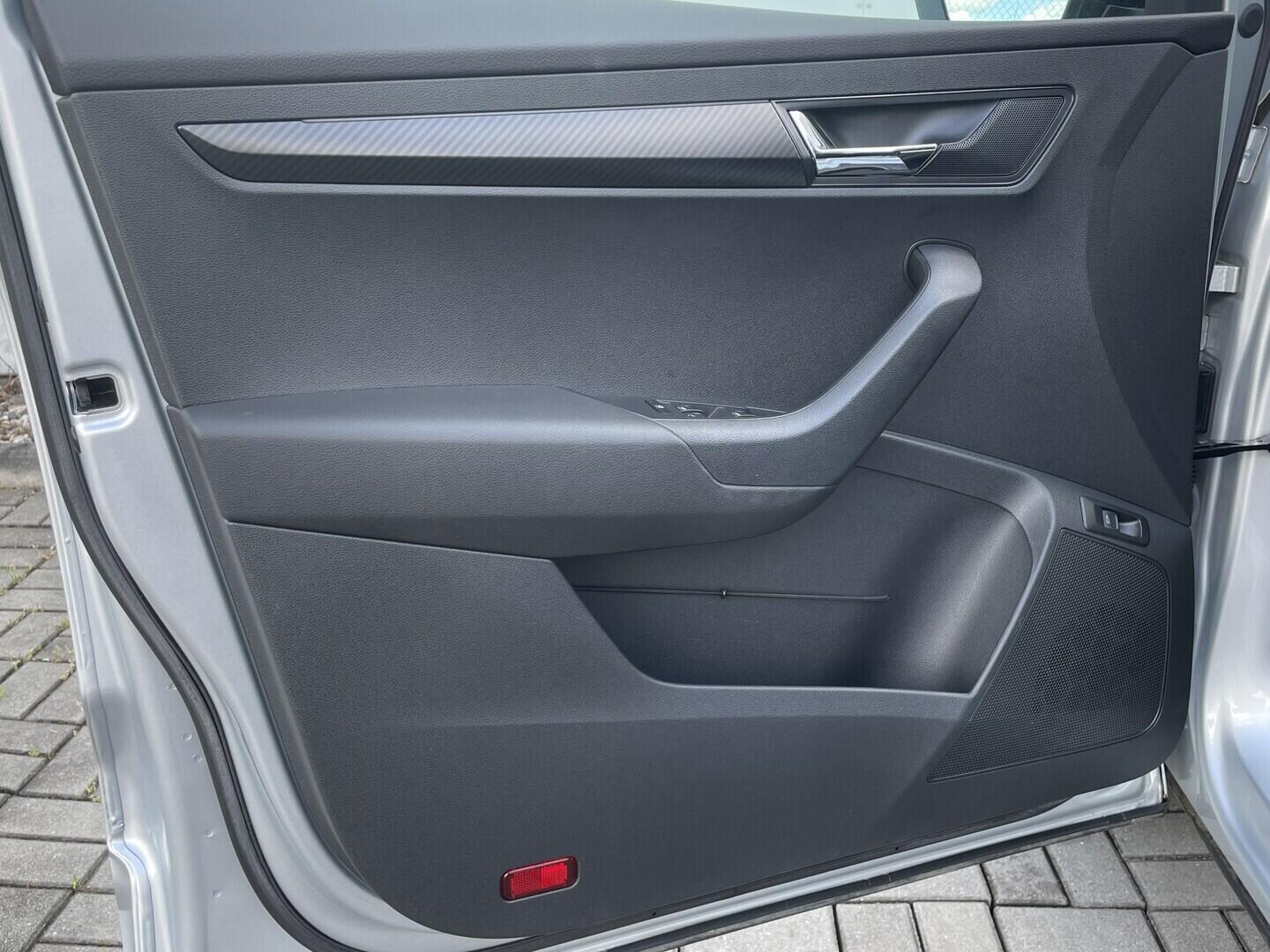O119V07279_19.webp_KAROQ SportLine 1.5 TSI 110 kW automat