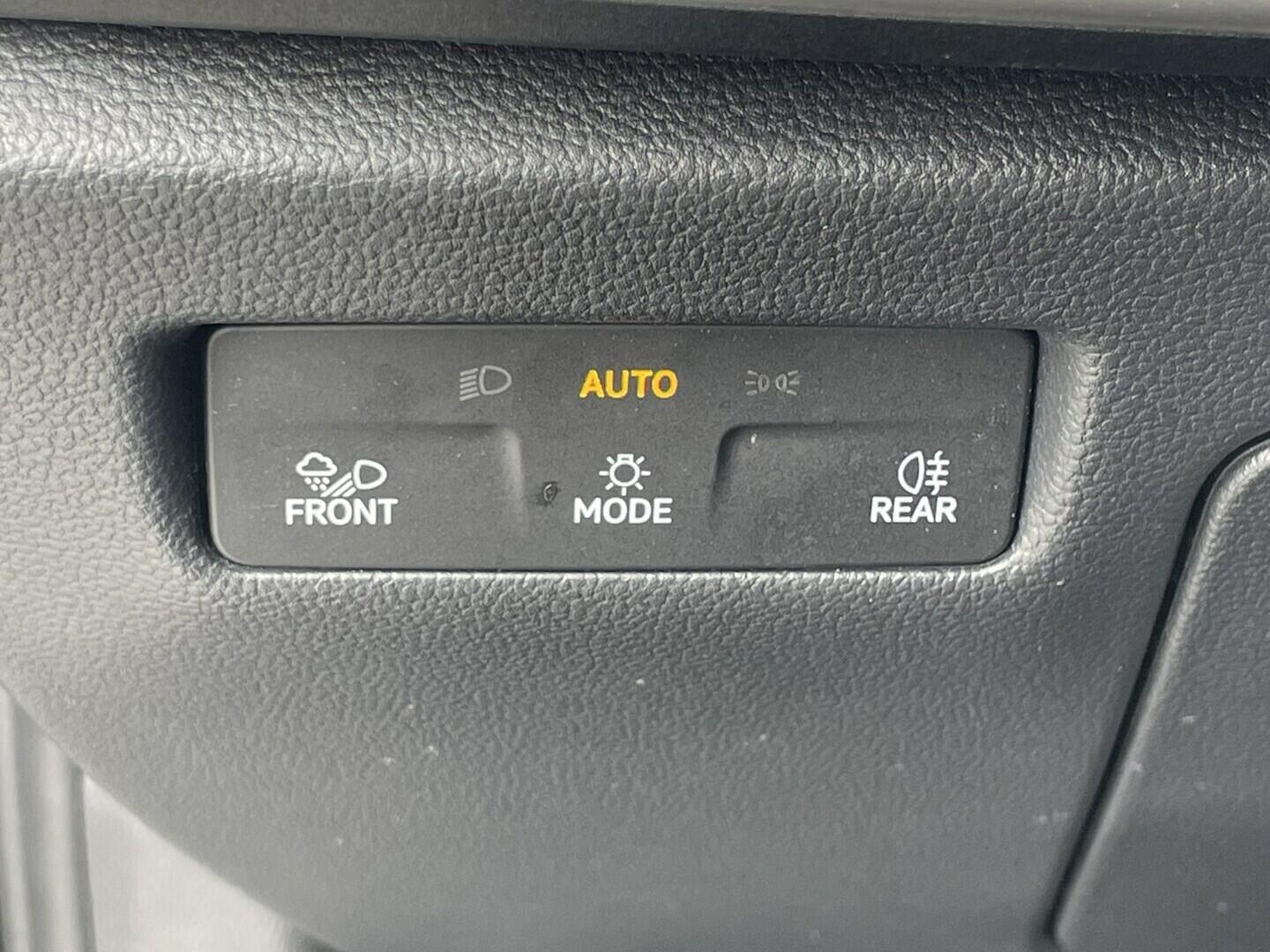 O119V07296_23.webp_SUPERB L&K 2.0 TDI 142 kW automat, DPH