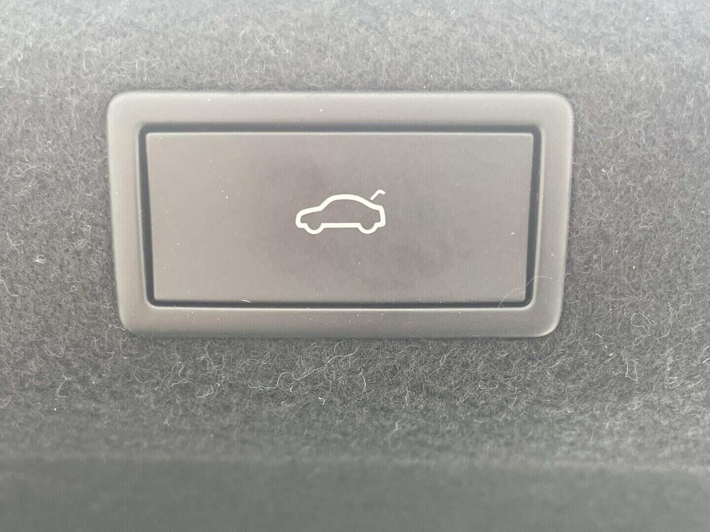 O119V07296_36.webp_SUPERB L&K 2.0 TDI 142 kW automat, DPH