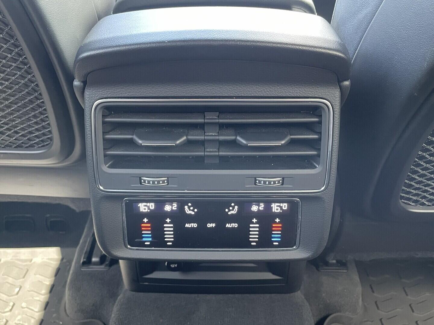 O119V07310_31.webp_Q7 S-line 3.0 TFSI 250 kW automat, DPH