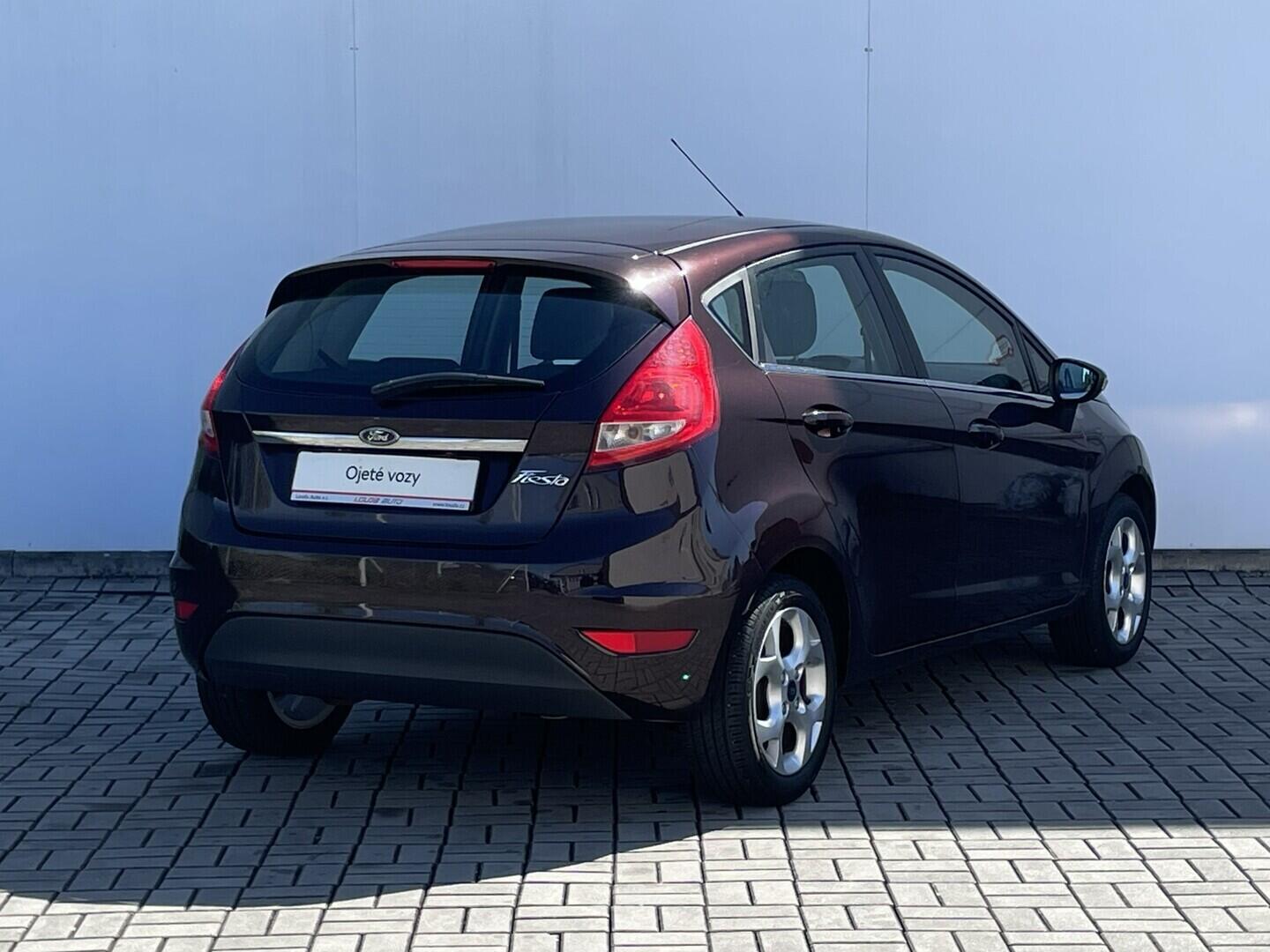O119V07323_11.webp_FIESTA Titanium 1.2 16V 44 kW manuál